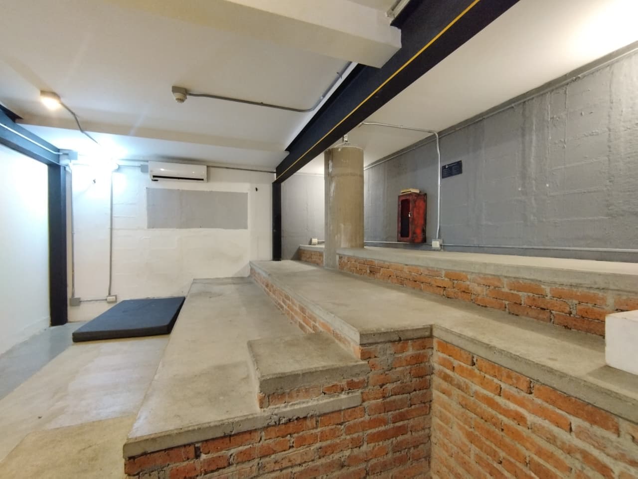 Local en arriendo en El Poblado, Medellín — foto 2 de 9