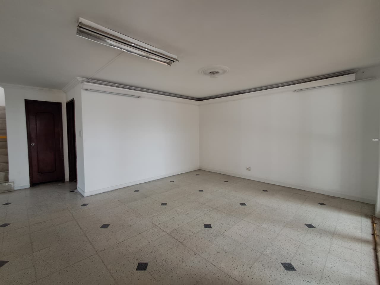 Casa Comercial en arriendo en Conquistadores, Laureles, Medellín — foto 2 de 20