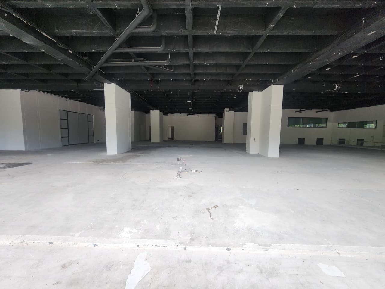 Bodega en arriendo en Estadio, Laureles, Medellín — foto 1 de 12