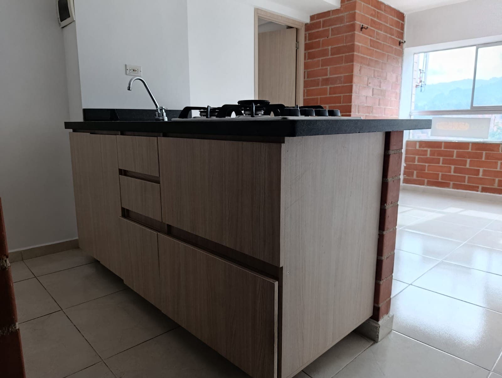 Apartaestudio en arriendo en Barrio Cristóbal, La America, Medellín — foto 1 de 9