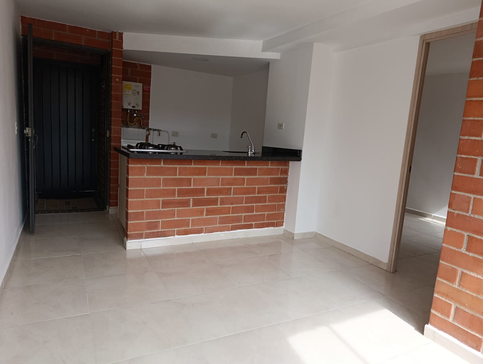 Apartaestudio en arriendo en Barrio Cristóbal, La America, Medellín — foto 3 de 9