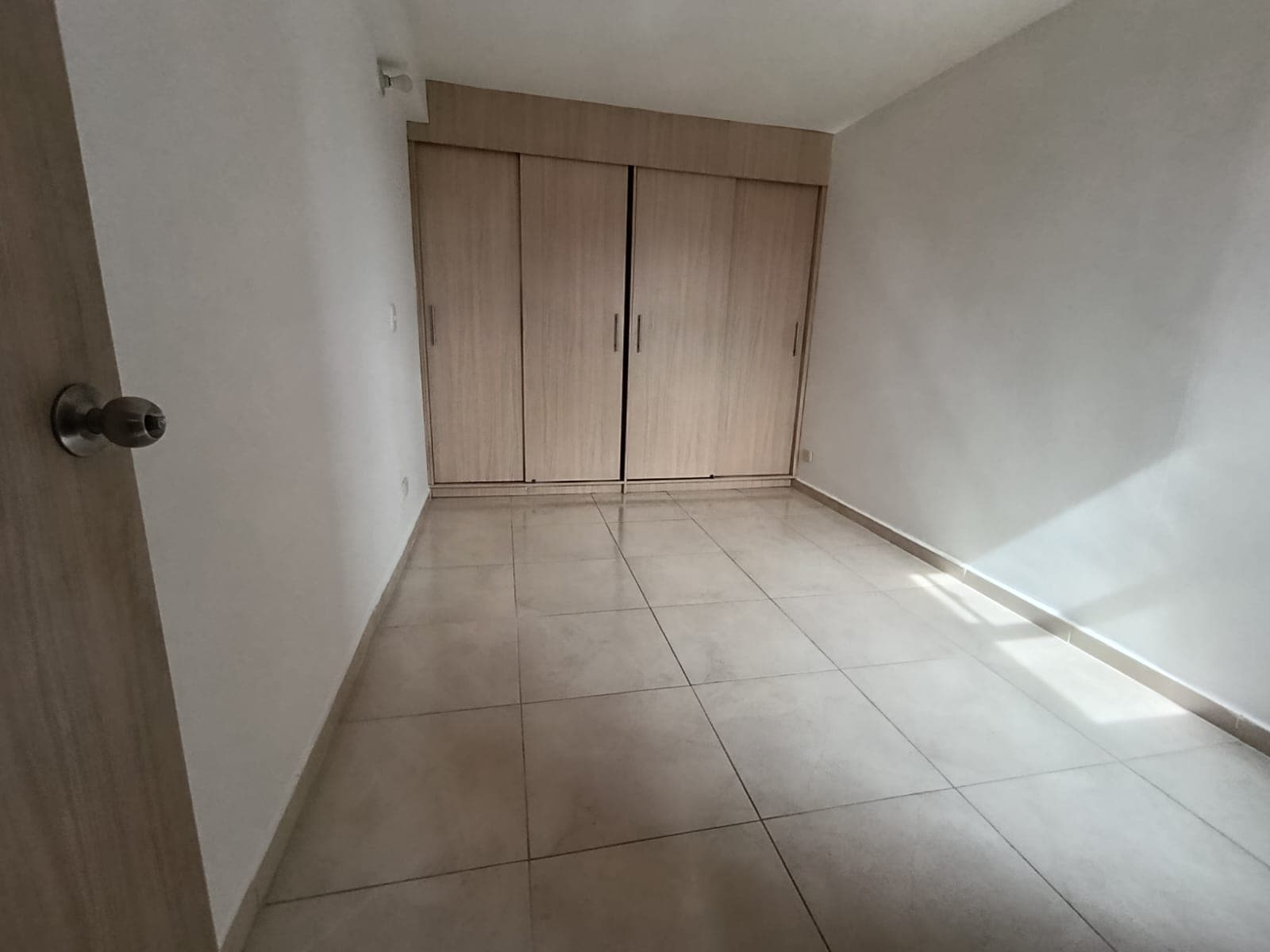 Apartaestudio en arriendo en Barrio Cristóbal, La America, Medellín — foto 5 de 9