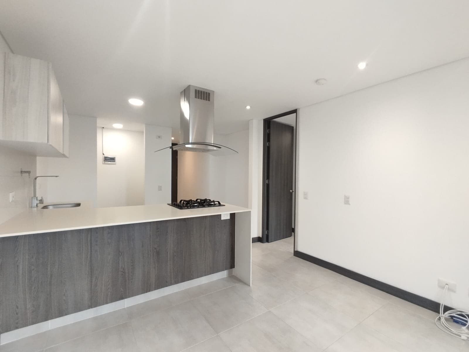 Apartaestudio en arriendo en Ciudad Del Rio, El Poblado, Medellín — foto 1 de 14