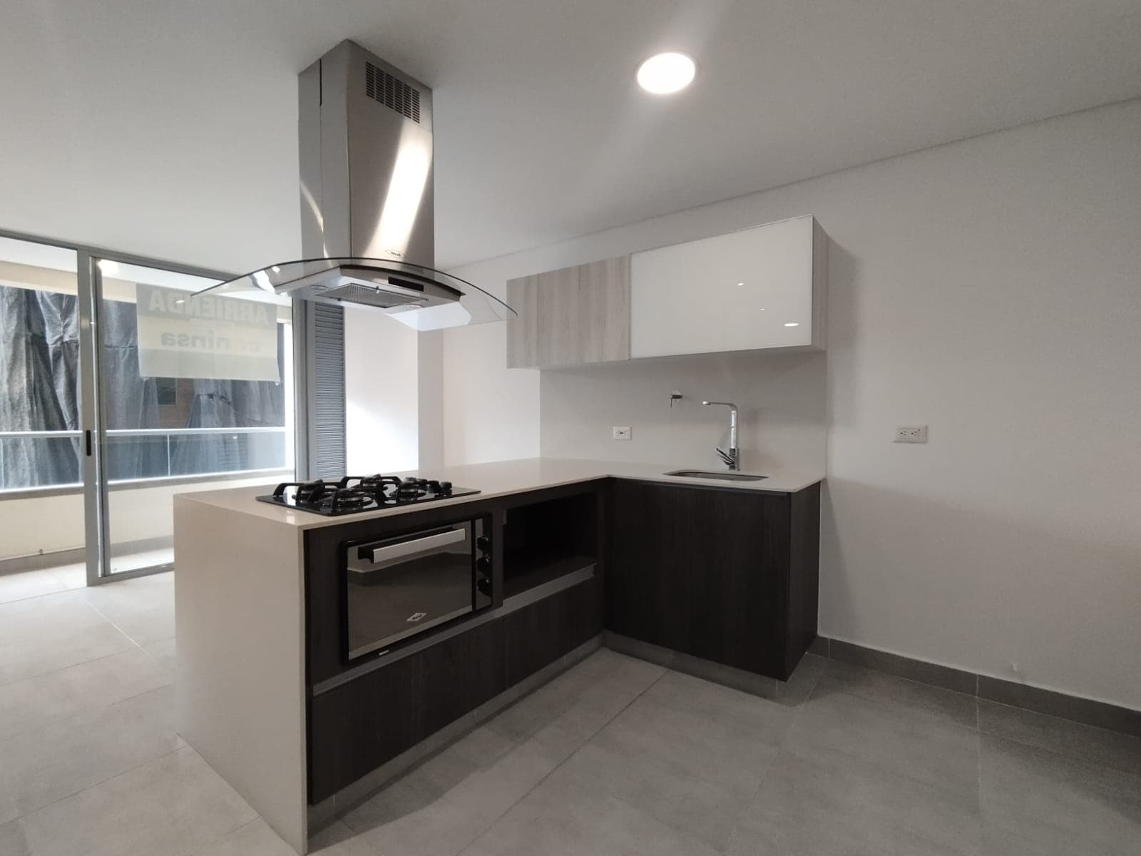 Apartaestudio en arriendo en Ciudad Del Rio, El Poblado, Medellín — foto 2 de 14