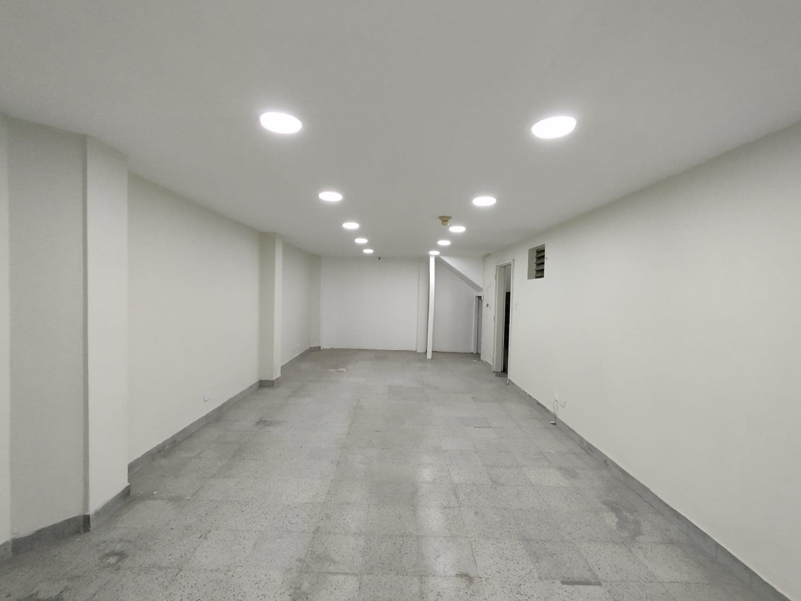 Local en arriendo en San Antonio, Centro, Medellín — foto 3 de 16
