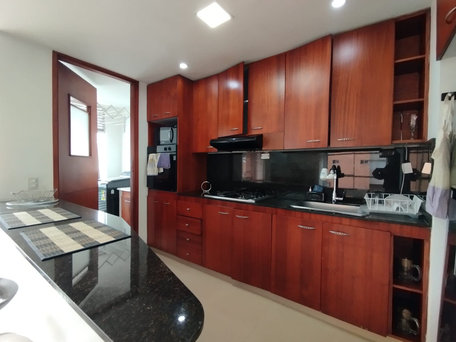 Apartamento en arriendo en Castropol, El Poblado, Medellín — foto 3 de 20