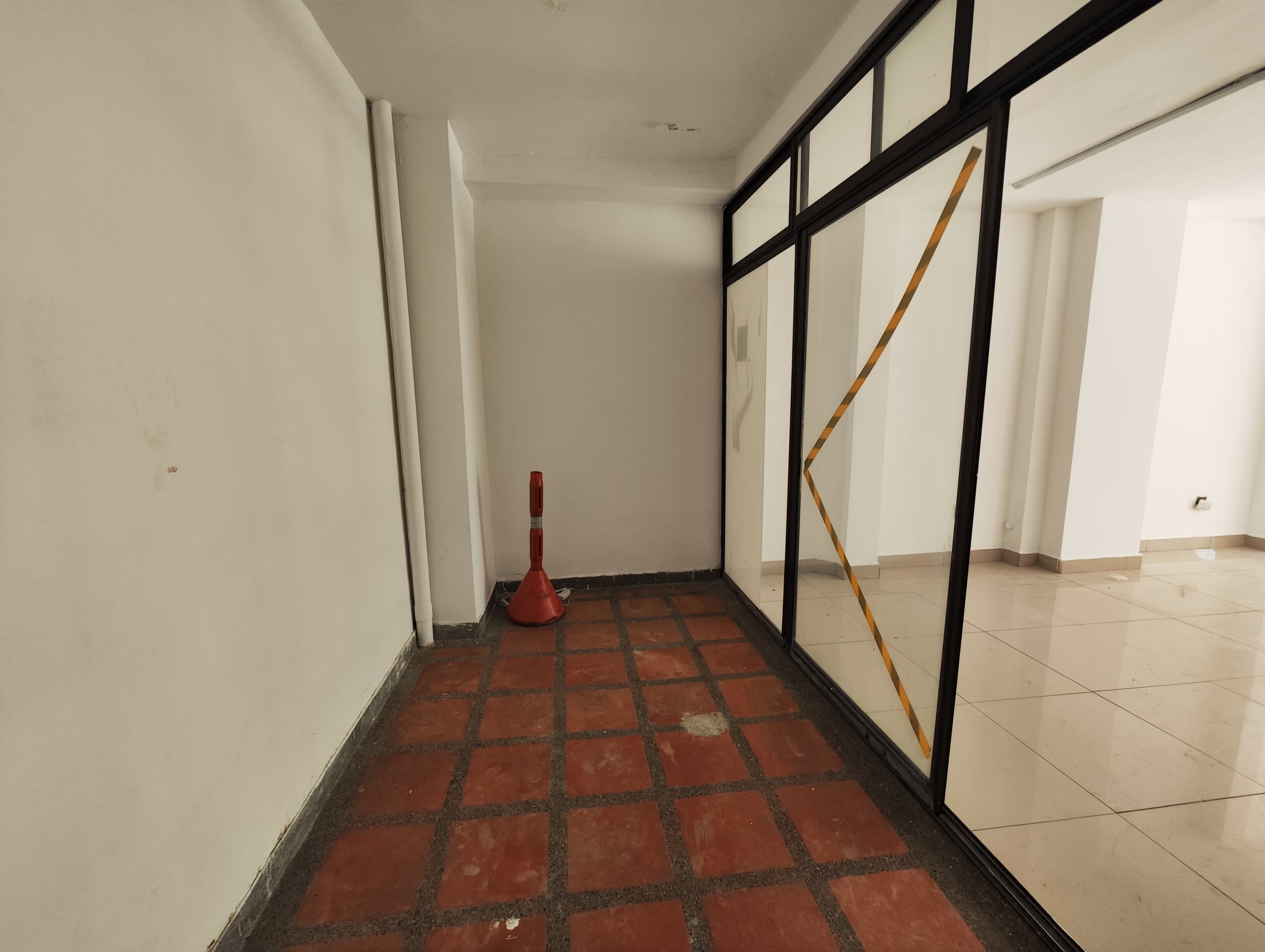 Local en arriendo en Conquistadores, Laureles, Medellín — foto 3 de 10