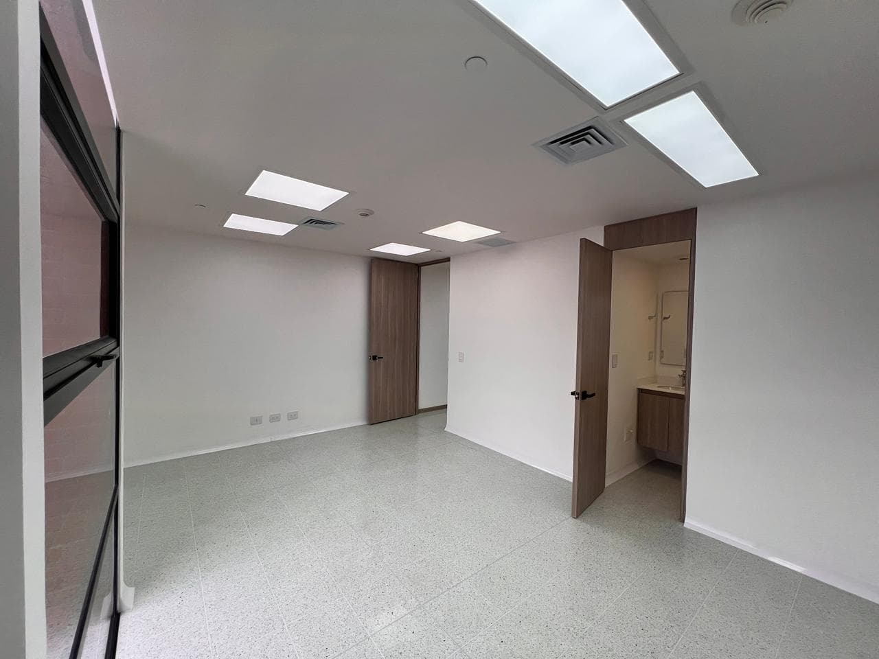 Consultorio en arriendo en San Diego, El Poblado, Medellín — foto 3 de 20