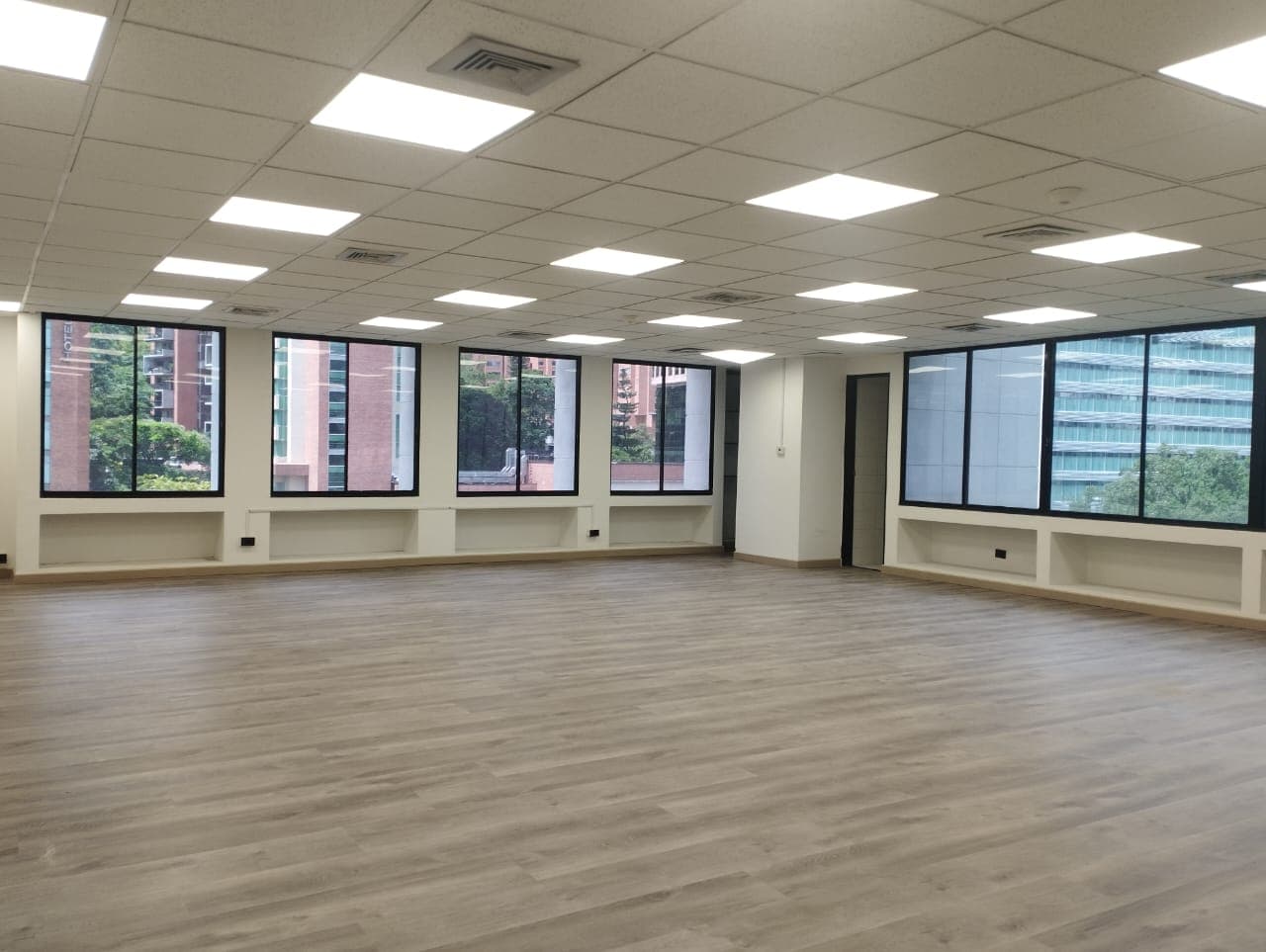 Oficina en arriendo en Milla de Oro, El Poblado, Medellín — foto 1 de 15