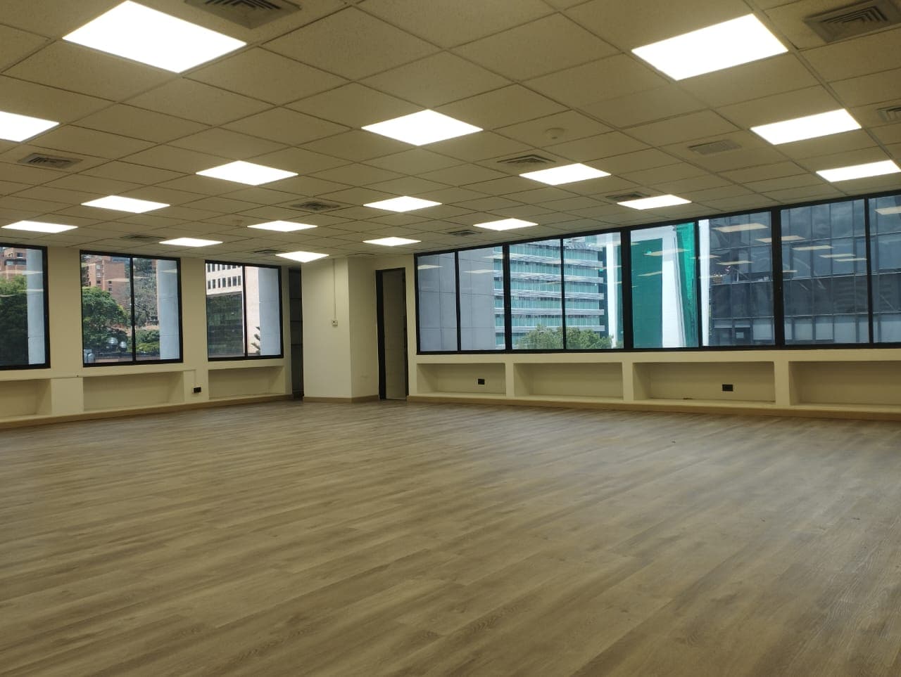 Oficina en arriendo en Milla de Oro, El Poblado, Medellín — foto 3 de 15