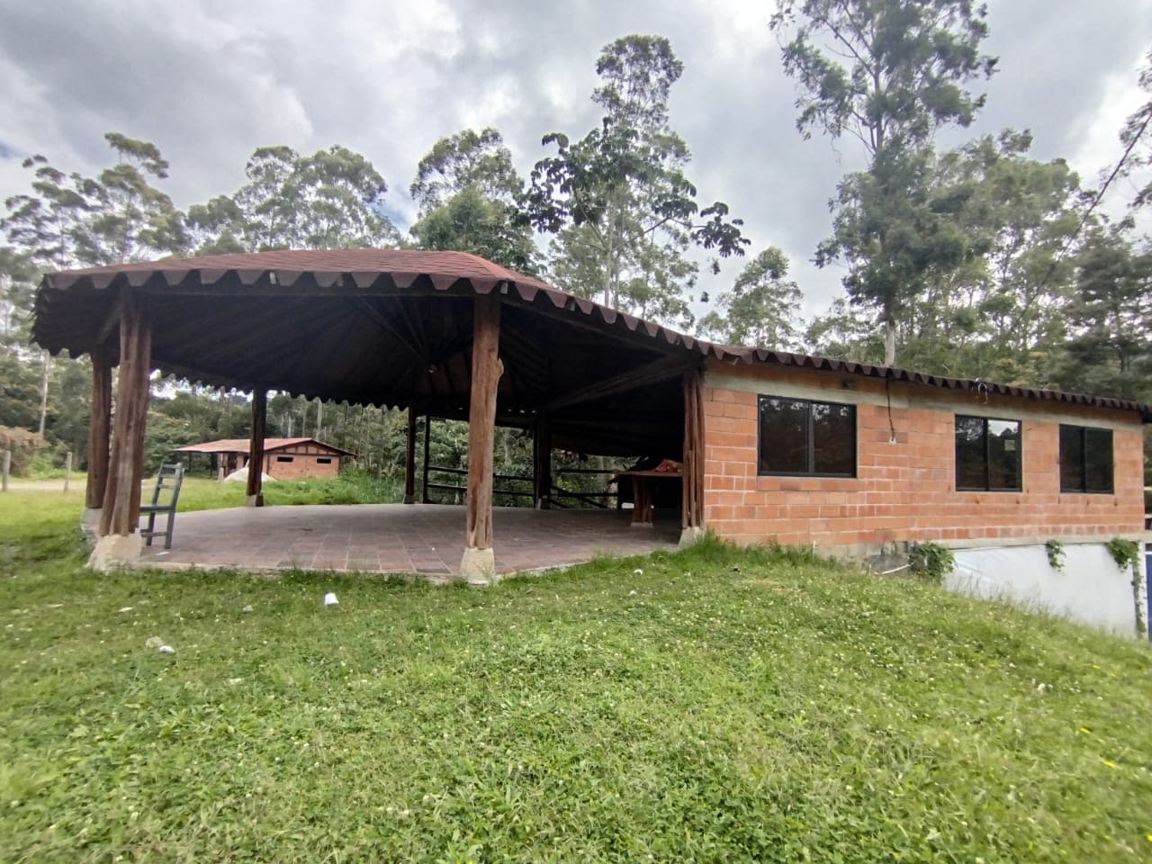 Local en arriendo en Retiro — foto 1 de 11