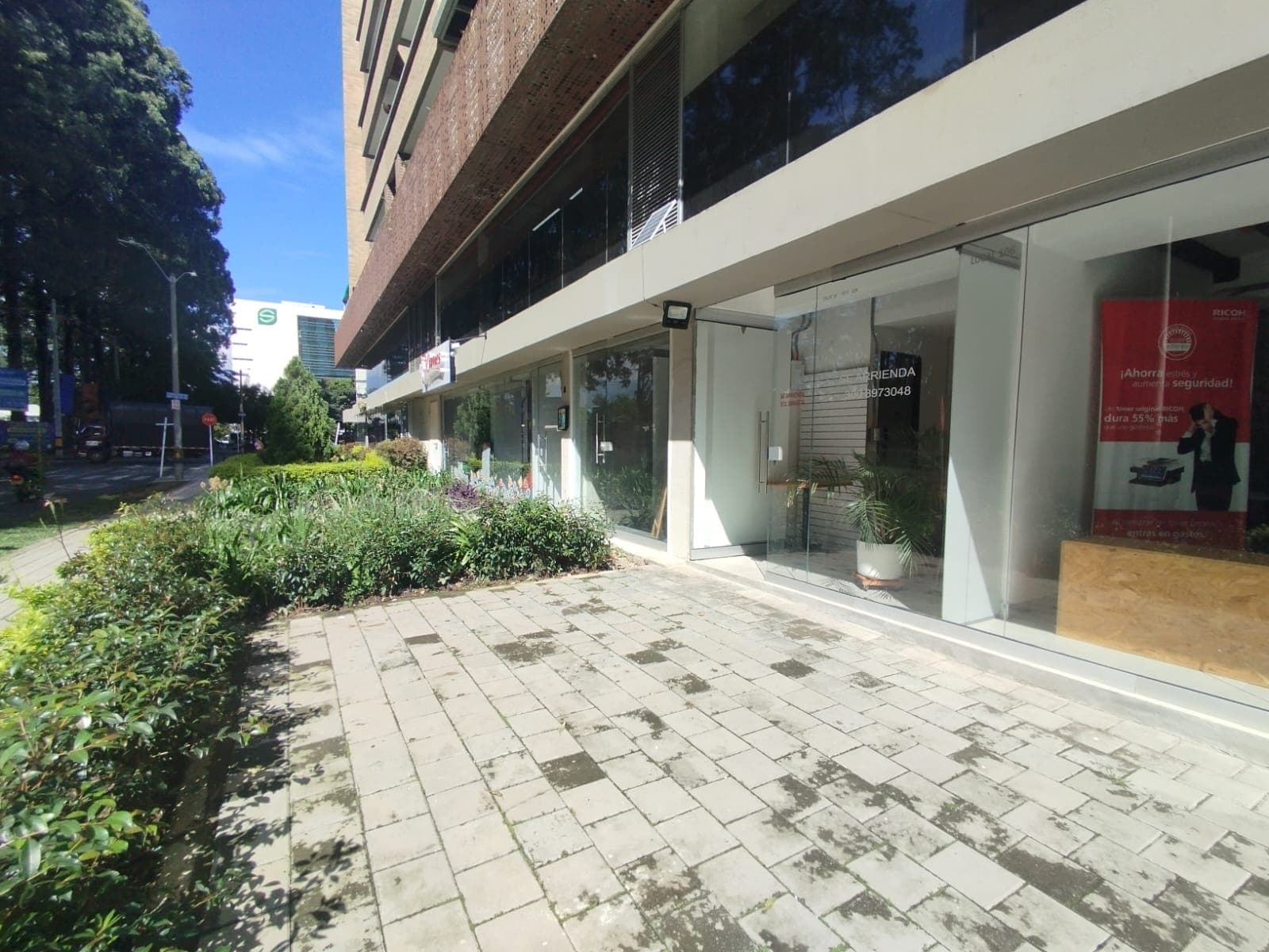 Local en arriendo en Ciudad Del Rio, El Poblado, Medellín — foto 1 de 9