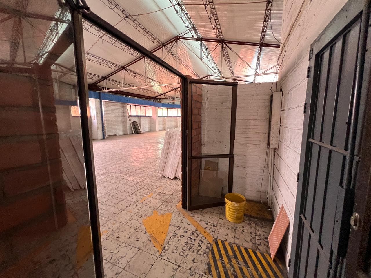 Bodega en arriendo en Barrio Colombia, El Poblado, Medellín — foto 5 de 20