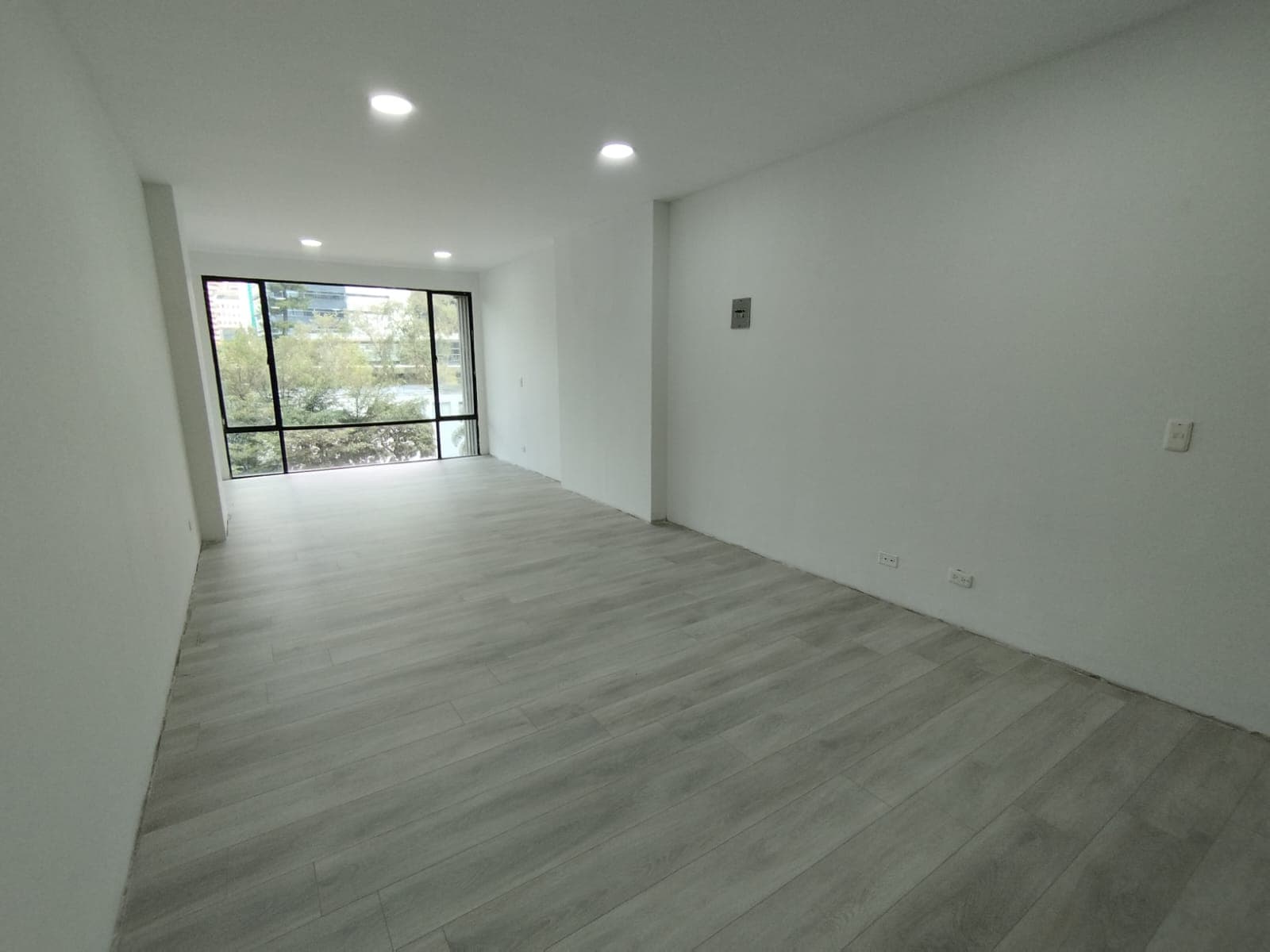 Local en arriendo en Milla De Oro, El Poblado, Medellín — foto 2 de 8