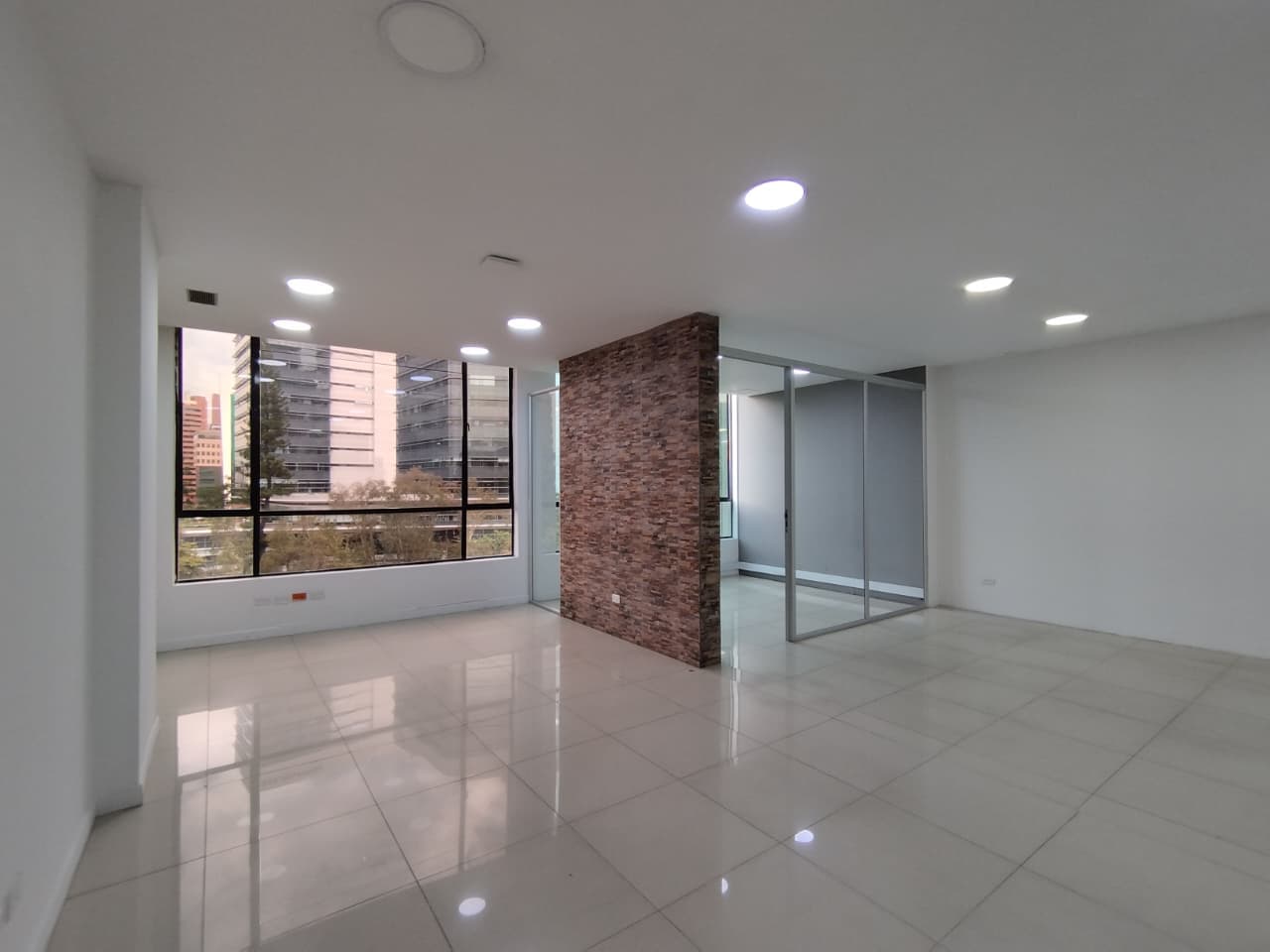 Local en arriendo en Milla De Oro, El Poblado, Medellín — foto 1 de 11