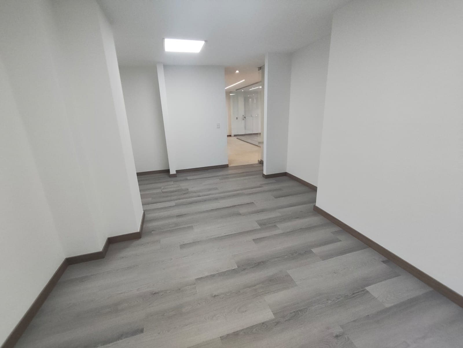 Oficina en arriendo en Suramericana, Laureles, Medellín — foto 1 de 13