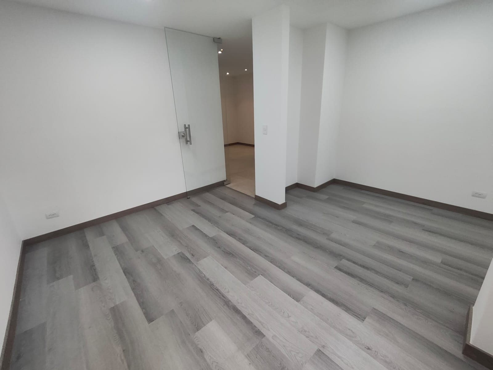 Oficina en arriendo en Suramericana, Laureles, Medellín — foto 2 de 13