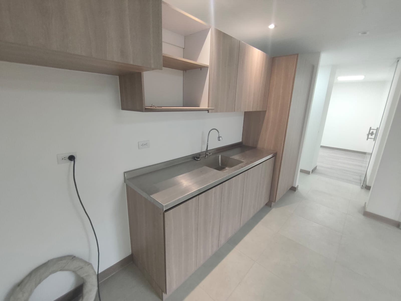 Oficina en arriendo en Suramericana, Laureles, Medellín — foto 3 de 13