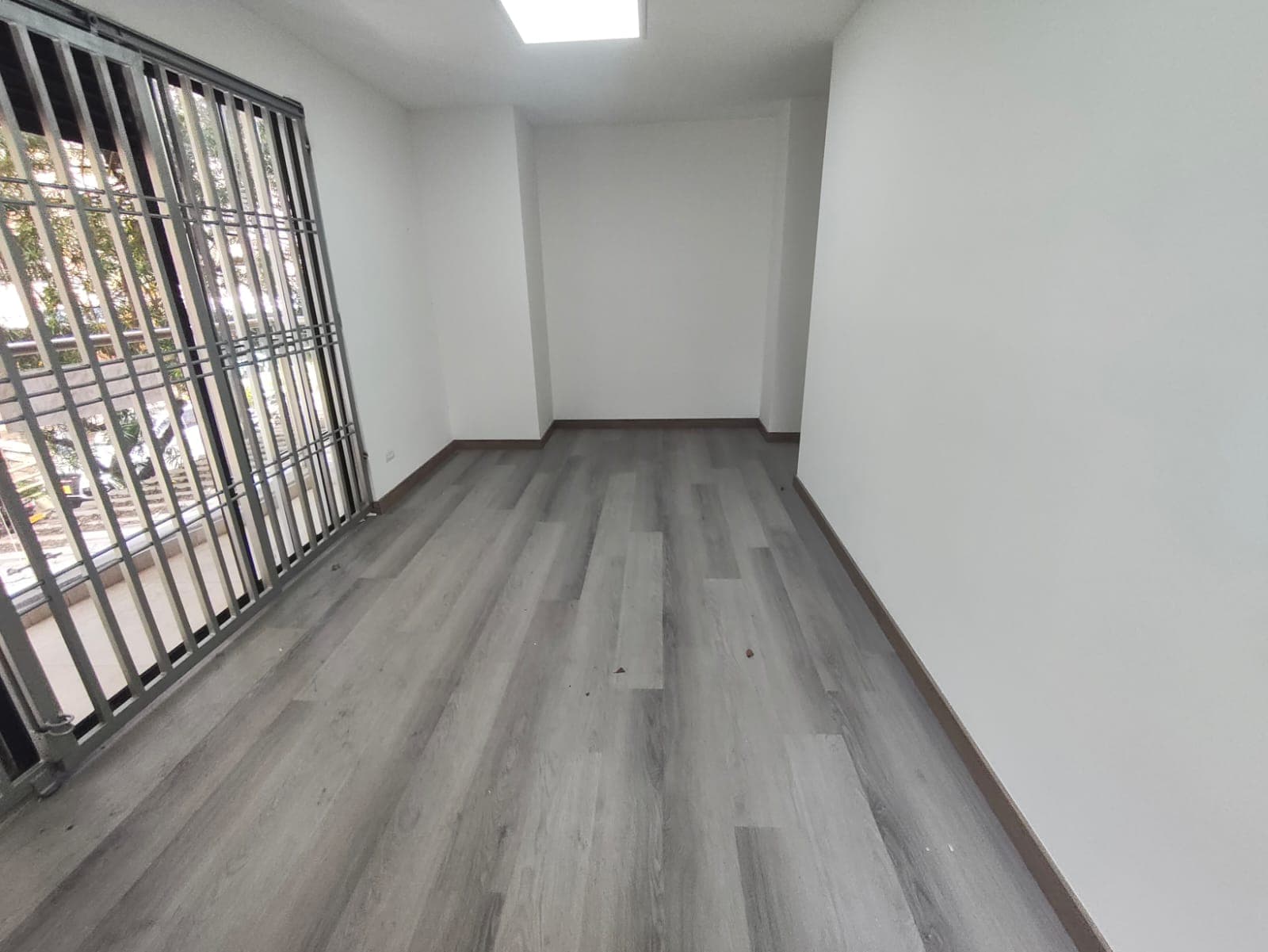 Oficina en arriendo en Suramericana, Laureles, Medellín — foto 5 de 13