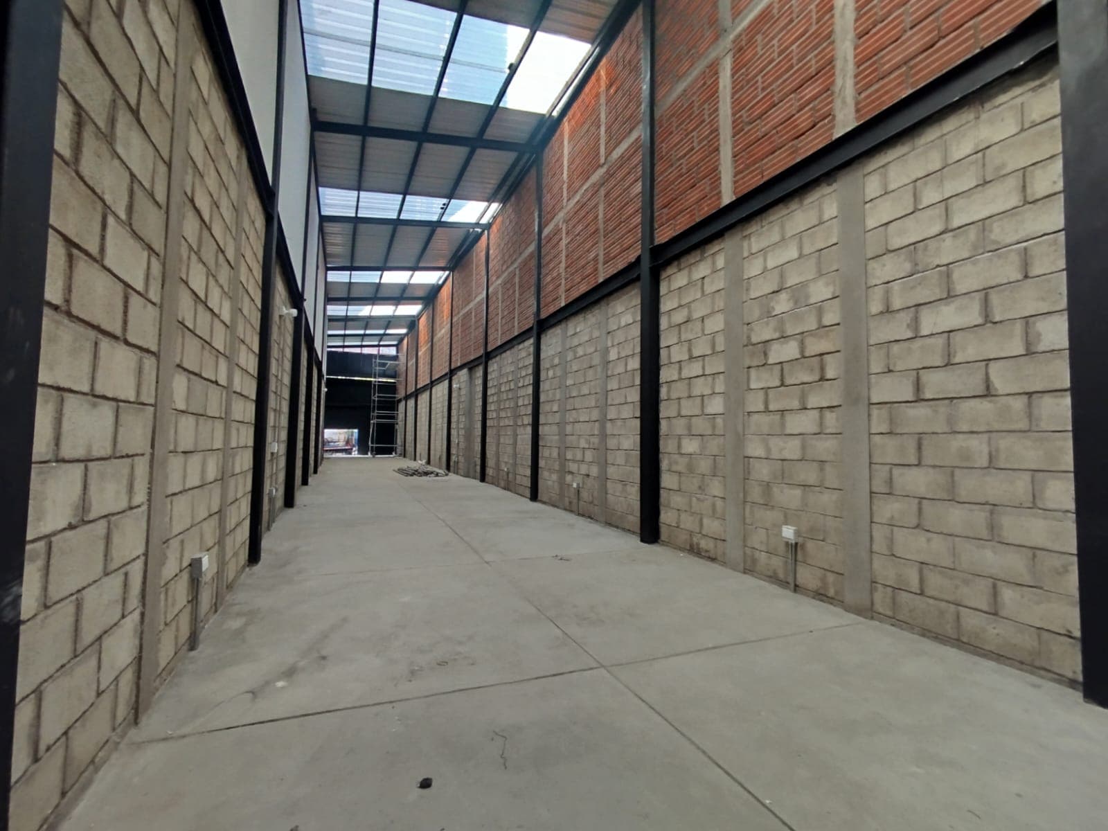 Bodega en arriendo en Manchester, Bello — foto 2 de 8