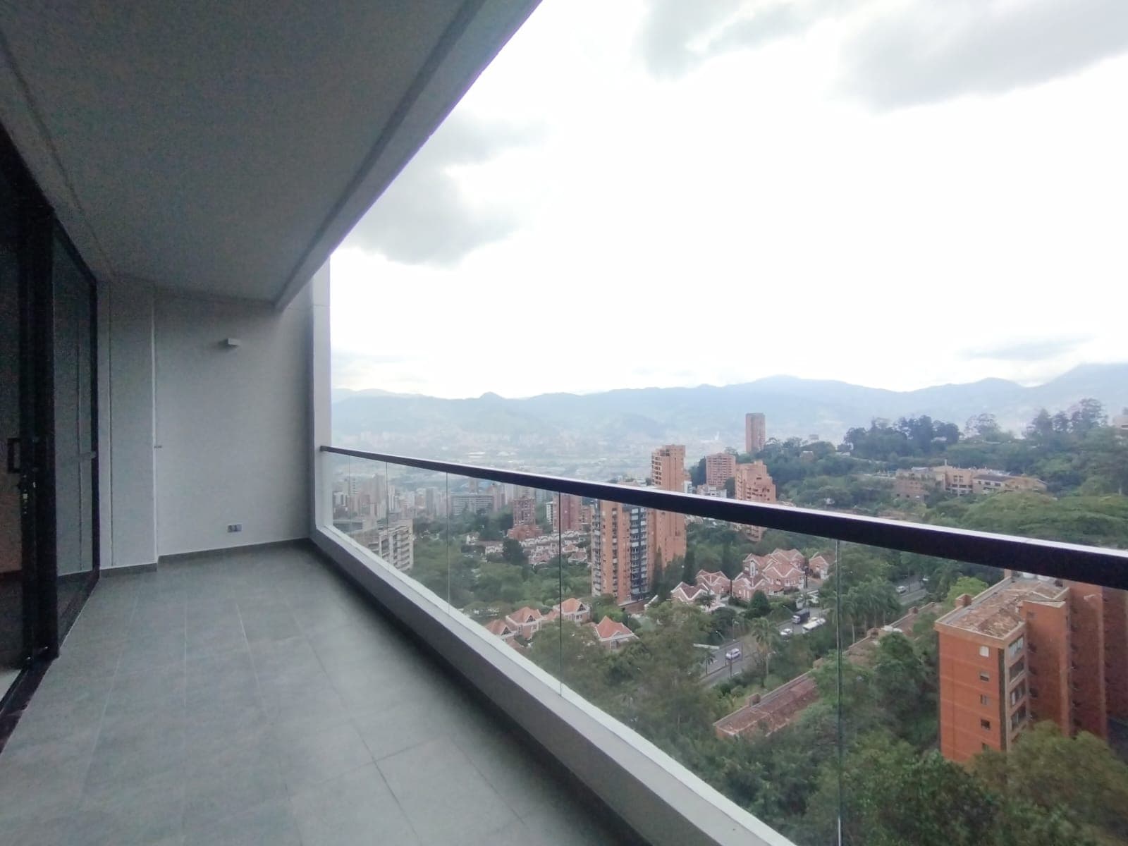 Apartamento en arriendo en Altos Del Cola Del Zorro, El Poblado, Medellín — foto 1 de 20