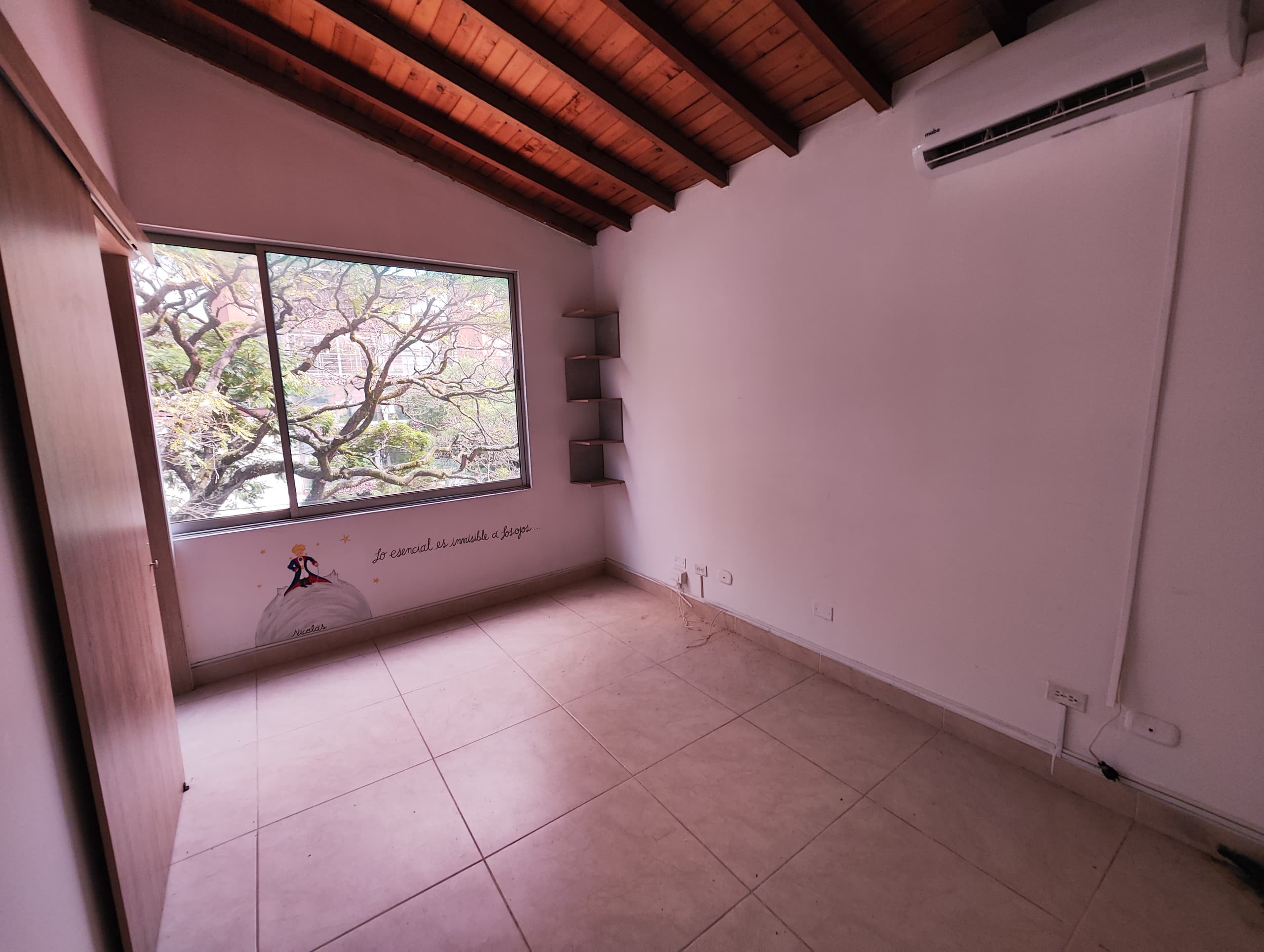 Oficina en arriendo en Suramericana, Laureles, Medellín — foto 2 de 11