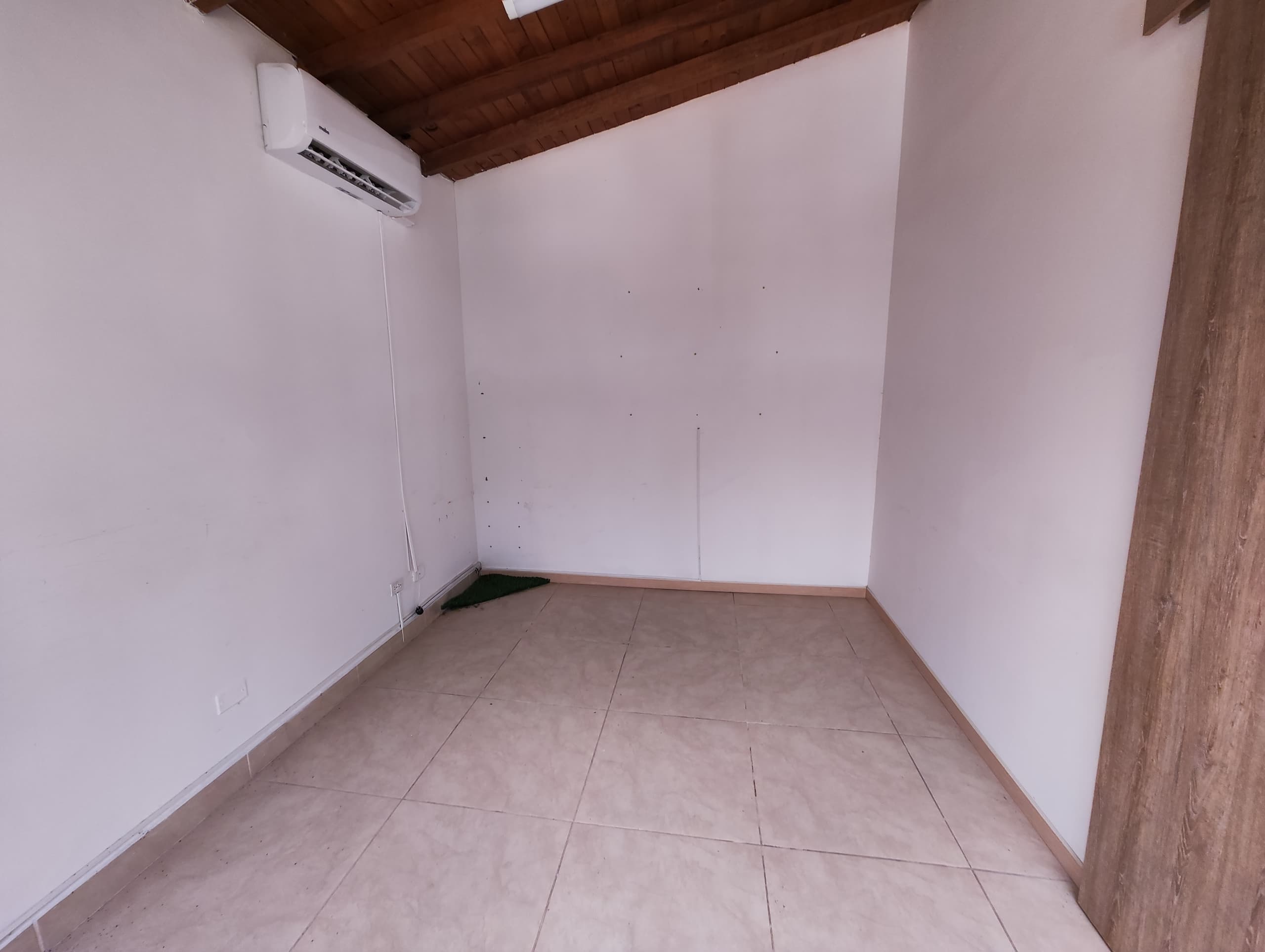 Oficina en arriendo en Suramericana, Laureles, Medellín — foto 4 de 11