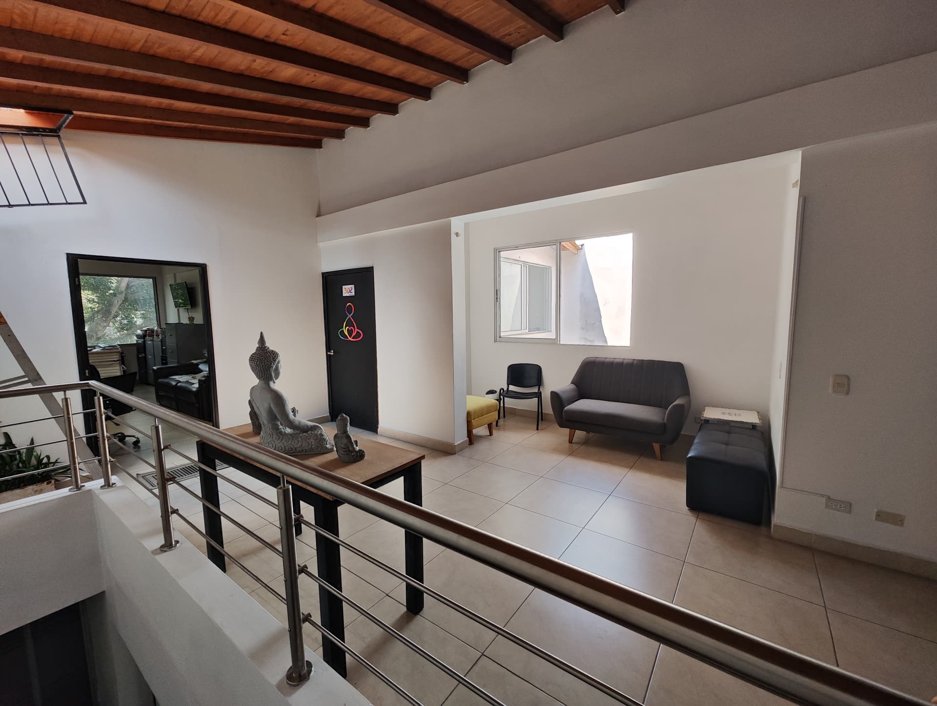 Oficina en arriendo en Suramericana, Laureles, Medellín — foto 1 de 8