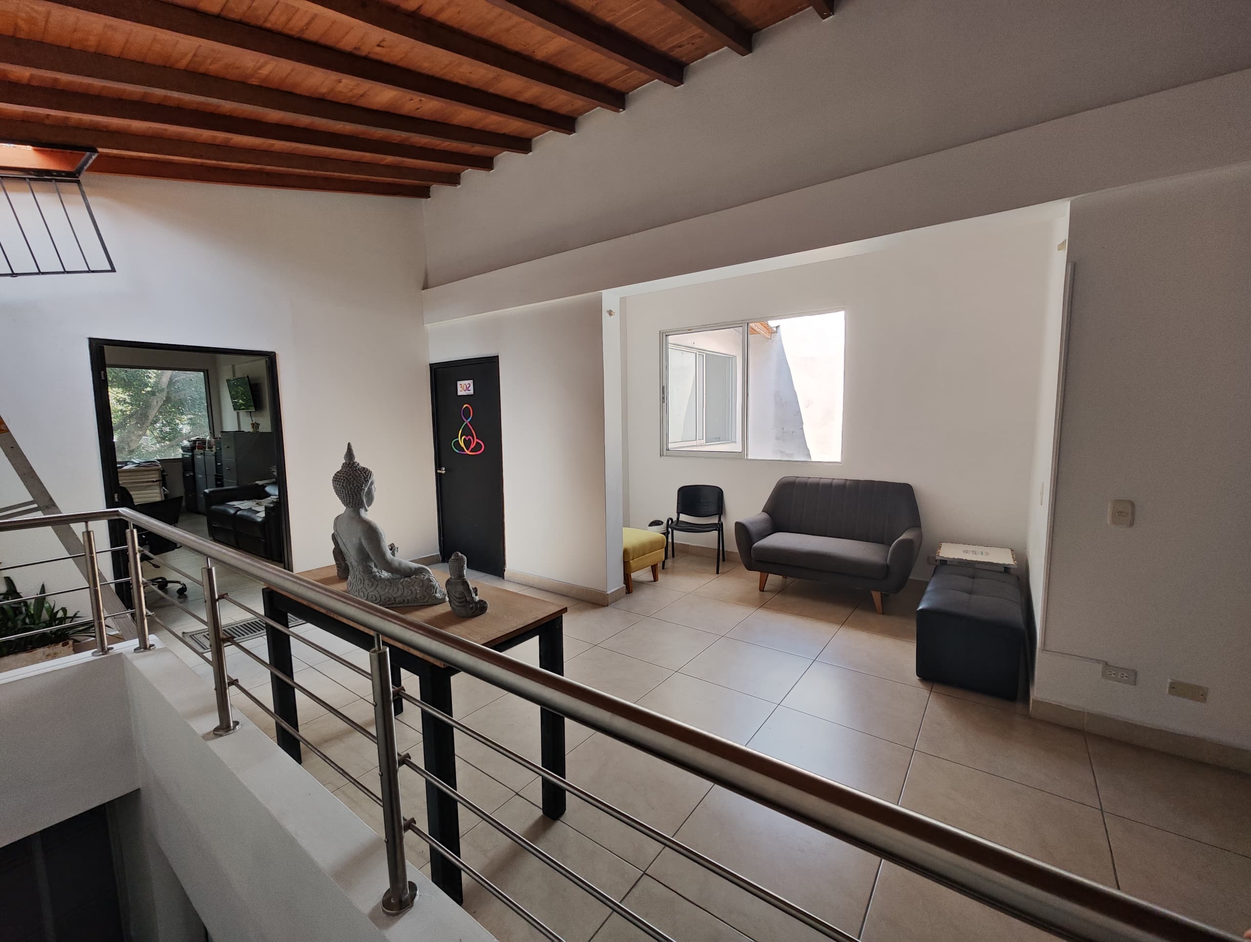 Oficina en arriendo en Suramericana, Laureles, Medellín — foto 1 de 8