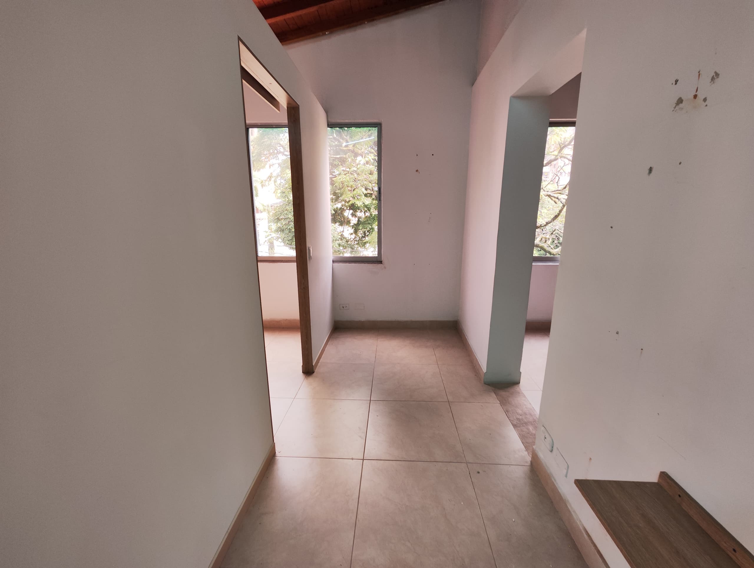Oficina en arriendo en Suramericana, Laureles, Medellín — foto 3 de 8