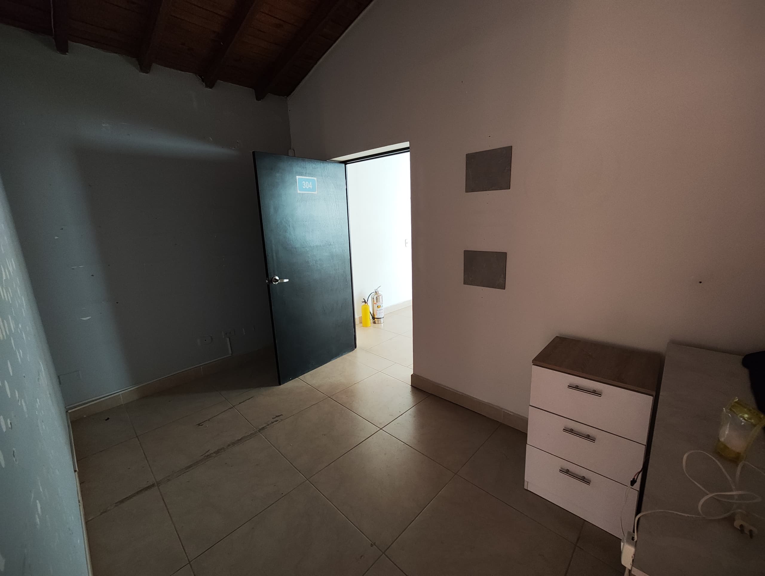 Oficina en arriendo en Suramericana, Laureles, Medellín — foto 4 de 8