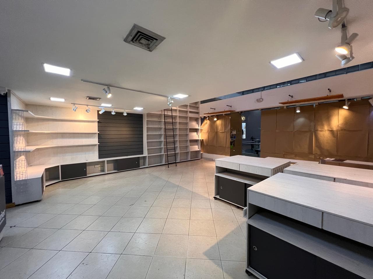 Local en arriendo en Conquistadores, Laureles, Medellín — foto 5 de 20