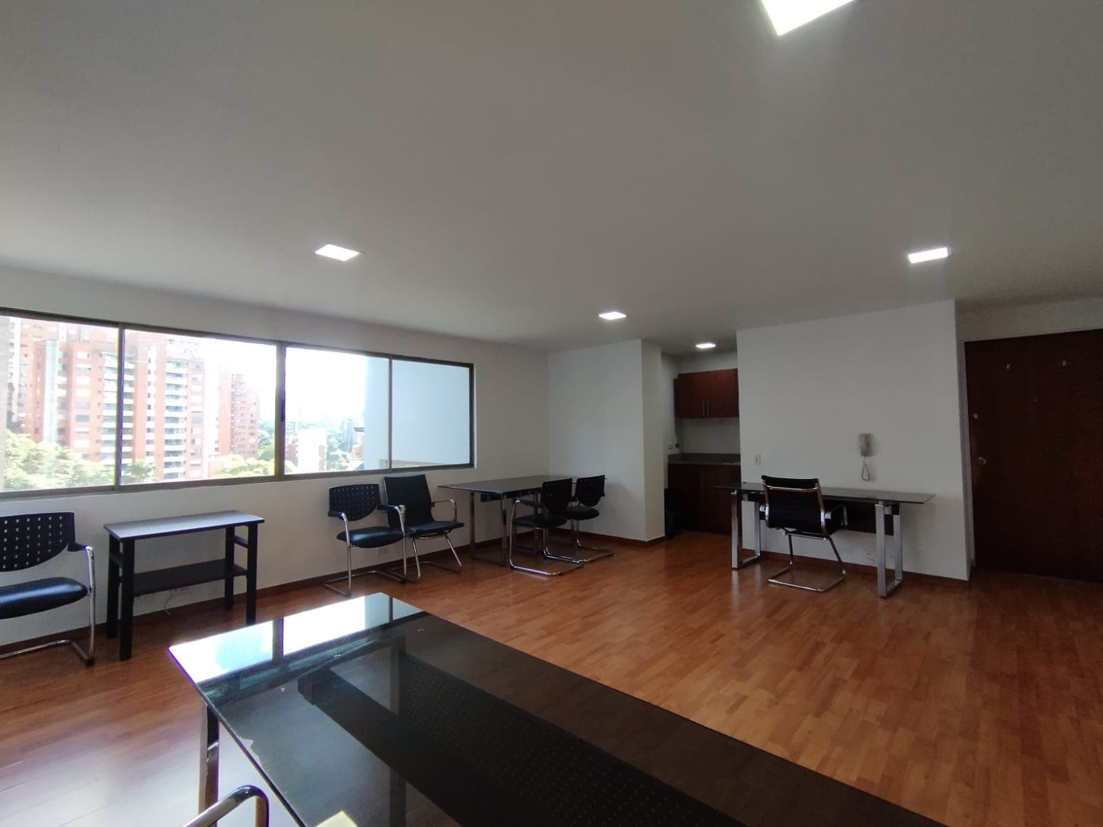 Oficina en arriendo en Las Lomas, El Poblado, Medellín — foto 1 de 16