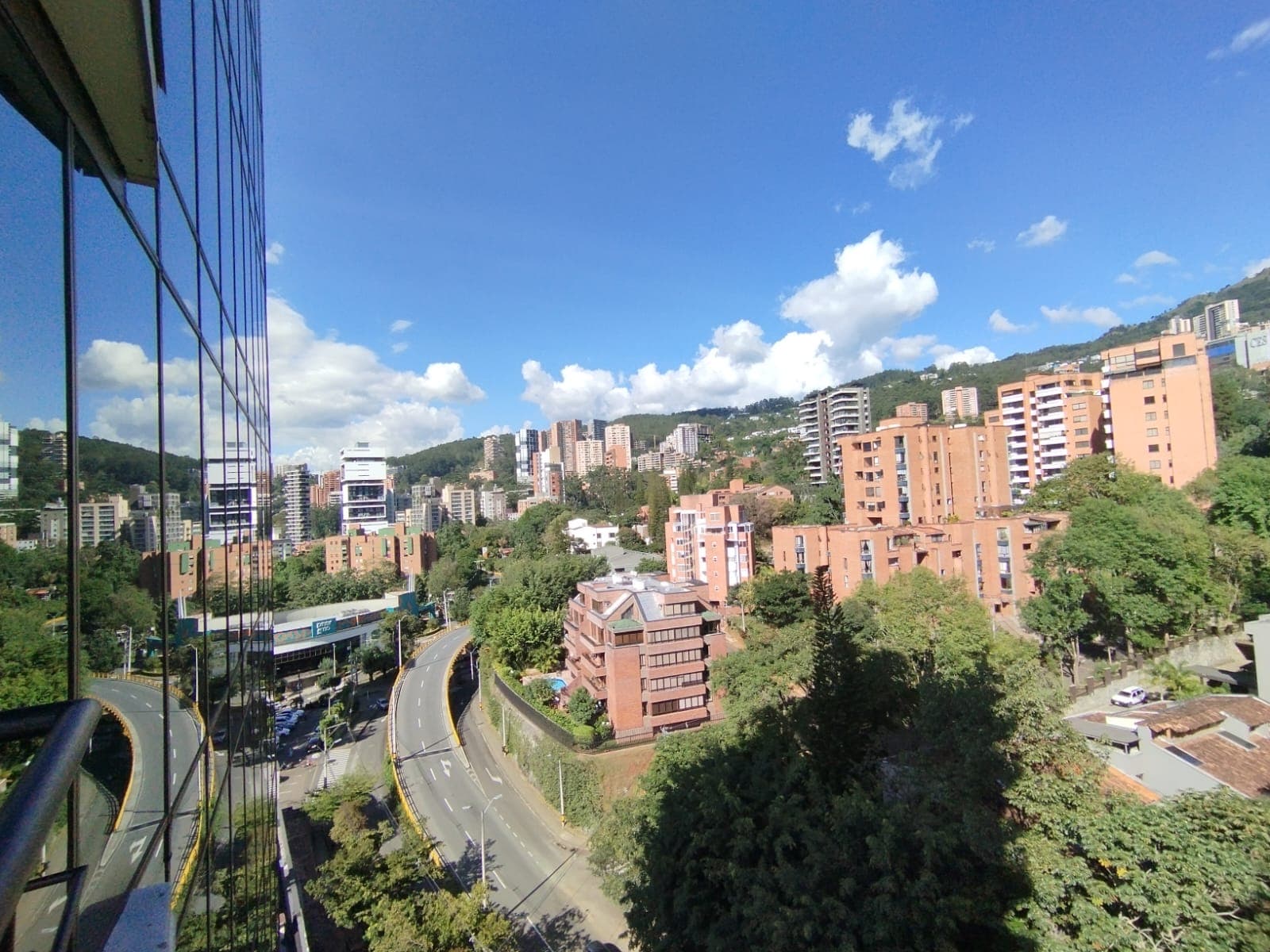 Oficina en arriendo en Las Lomas, El Poblado, Medellín — foto 2 de 16