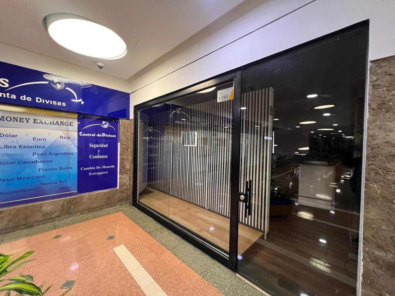 Local en arriendo en Conquistadores, Laureles, Medellín — foto 1 de 11