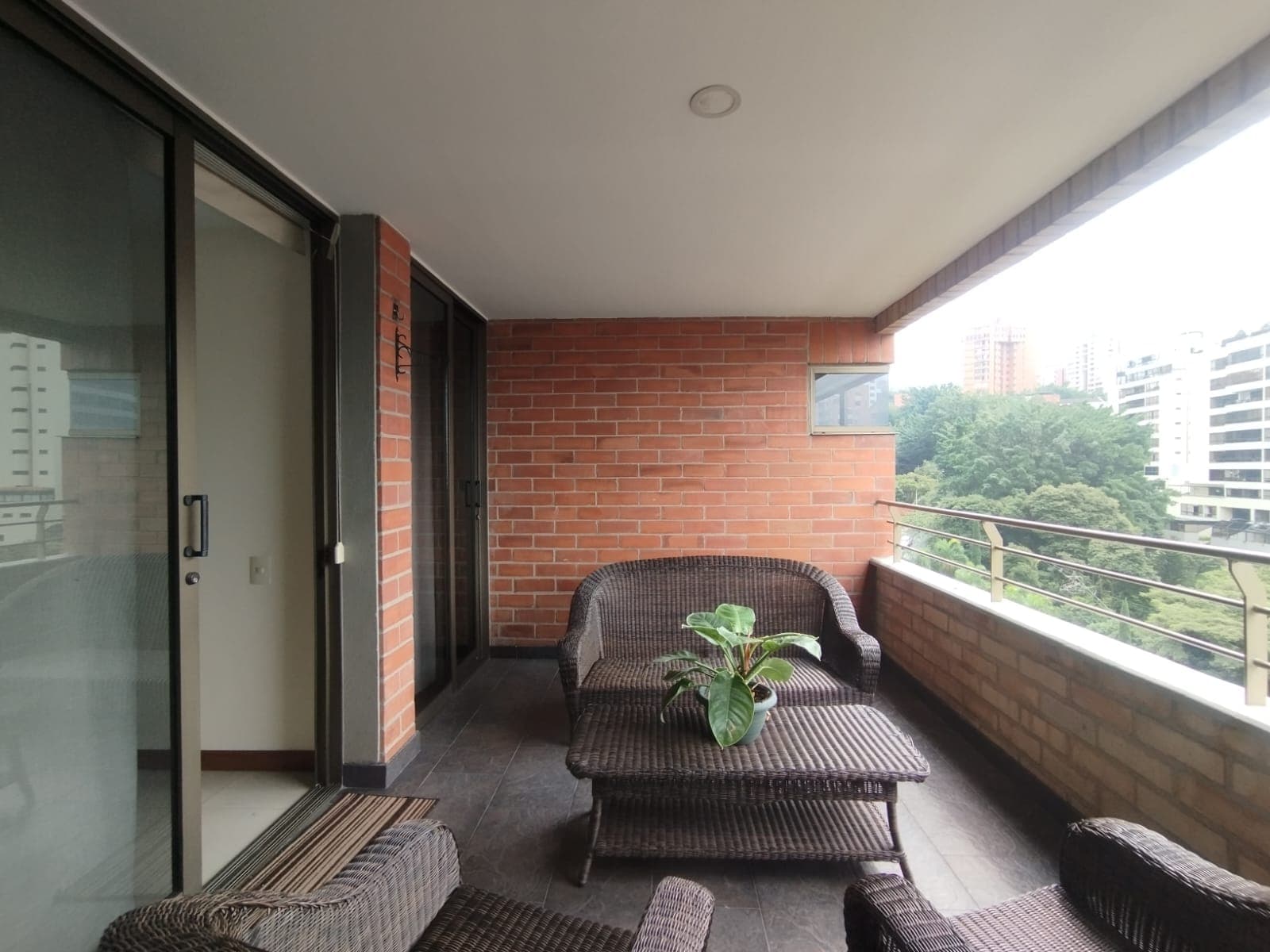 Apartamento en arriendo en El Campestre La Frontera, El Poblado, Medellín — foto 1 de 20