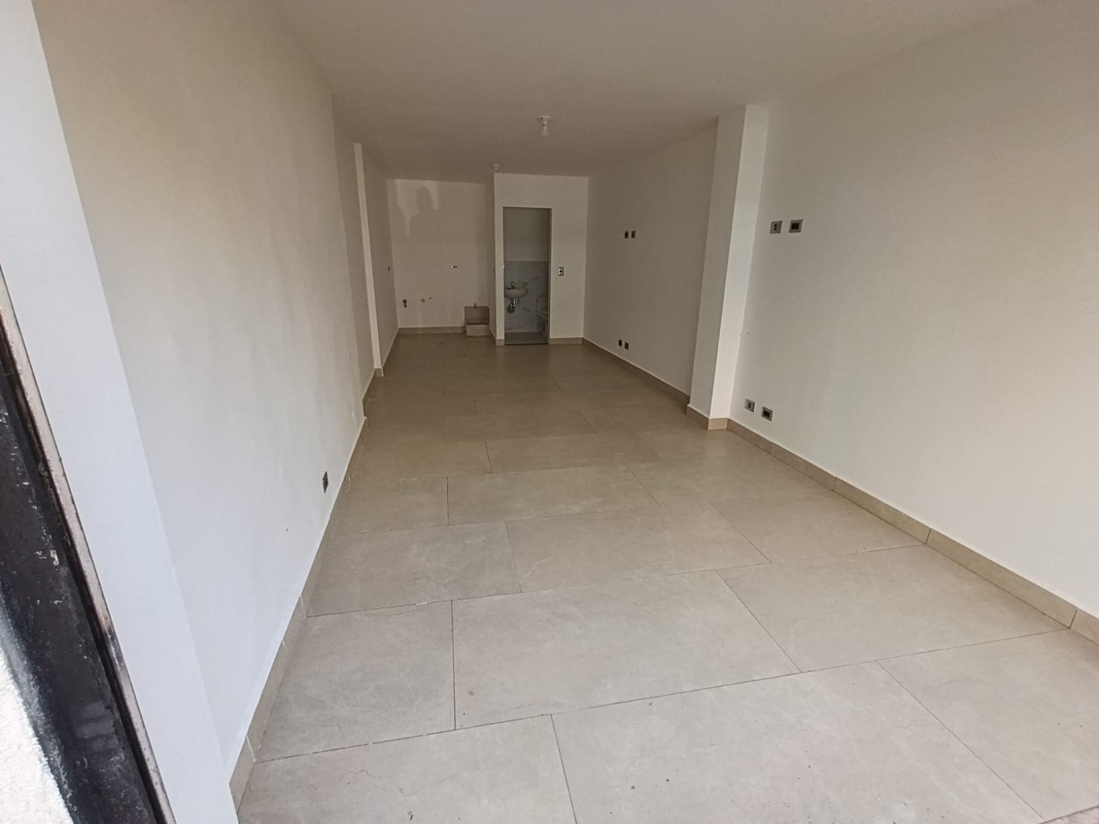 Local en arriendo en Laureles Medellín — foto 1 de 14