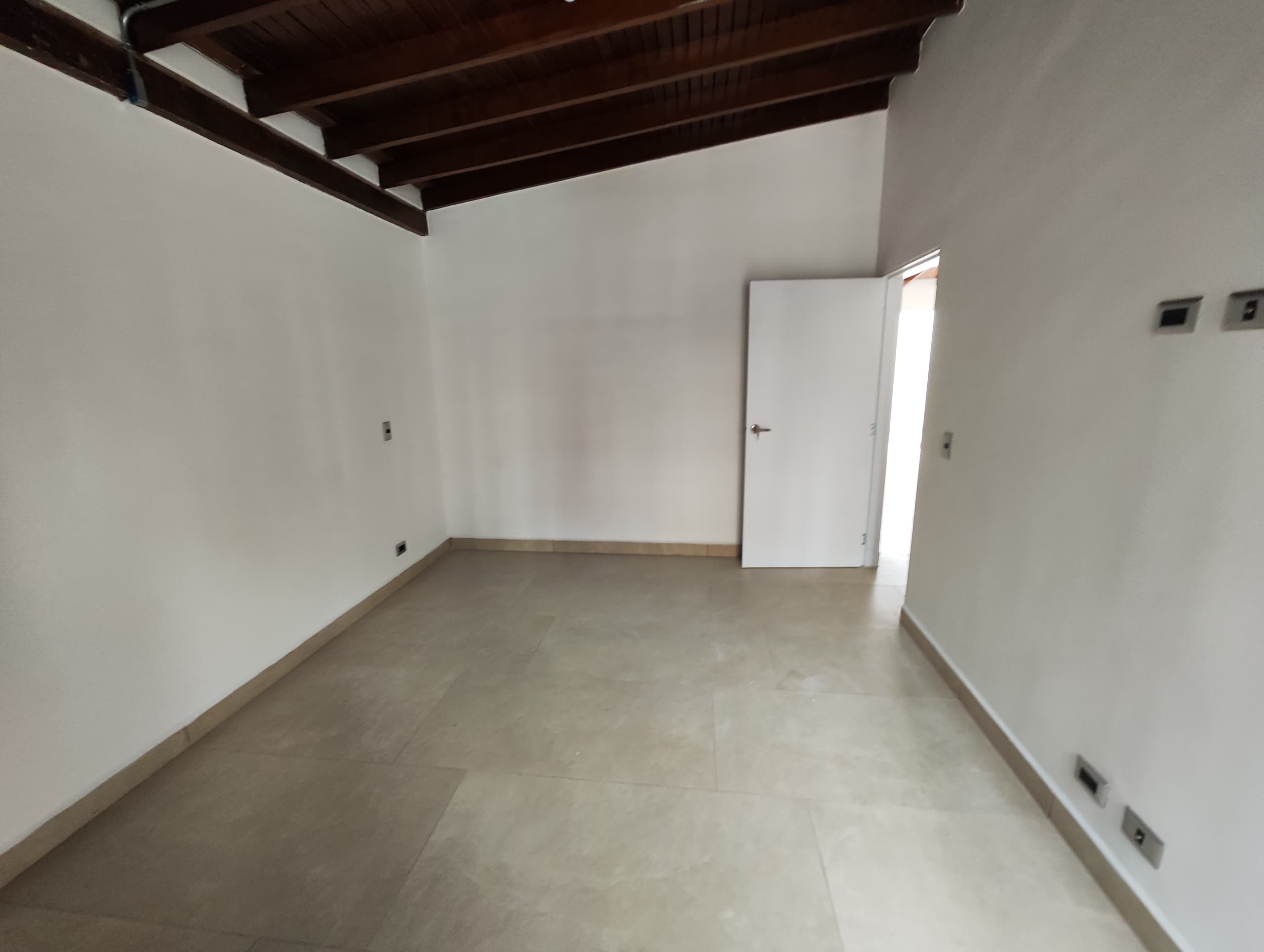 Casa Comercial en arriendo en Laureles Medellín — foto 2 de 17