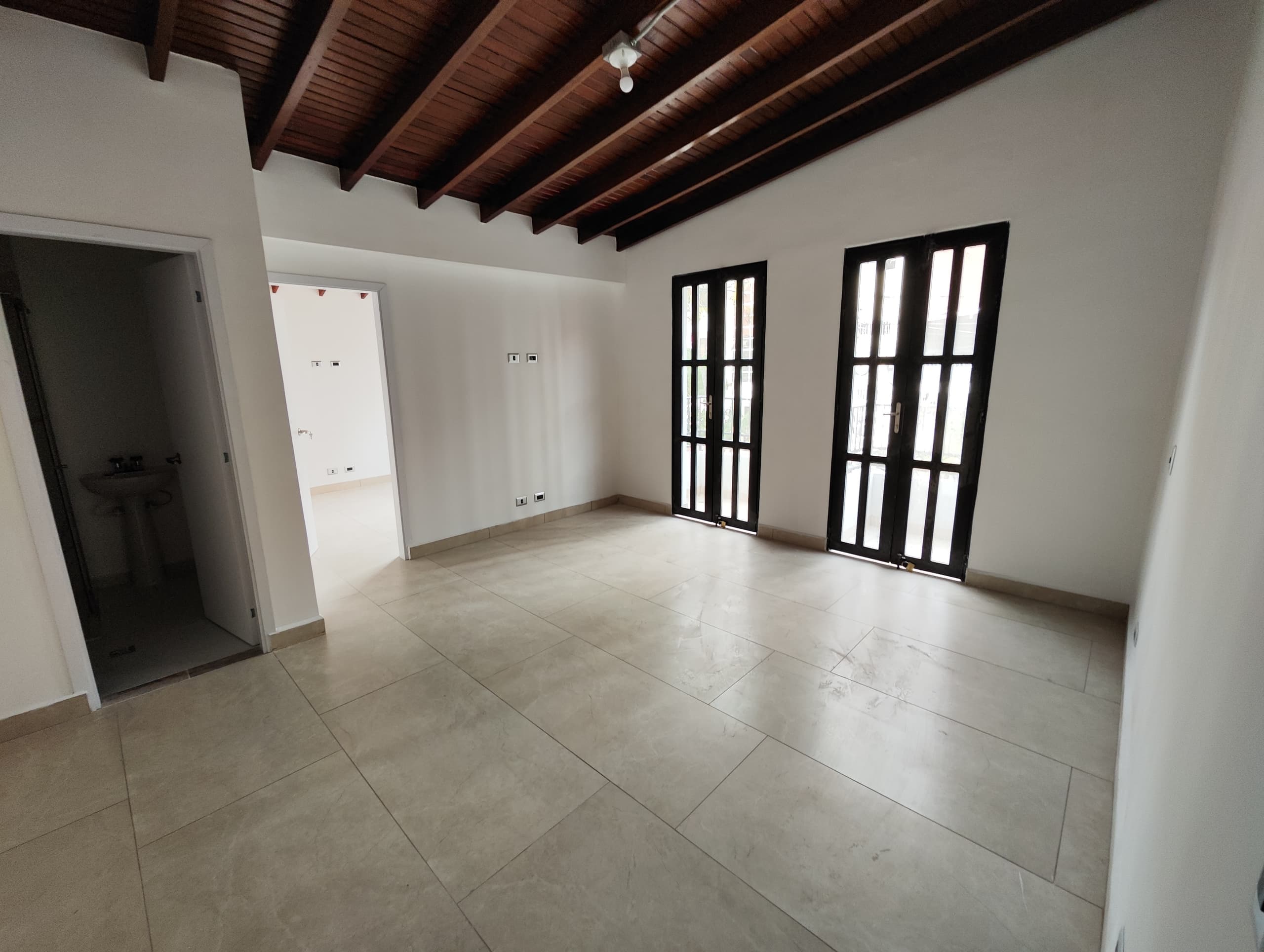 Casa Comercial en arriendo en Laureles Medellín — foto 4 de 17