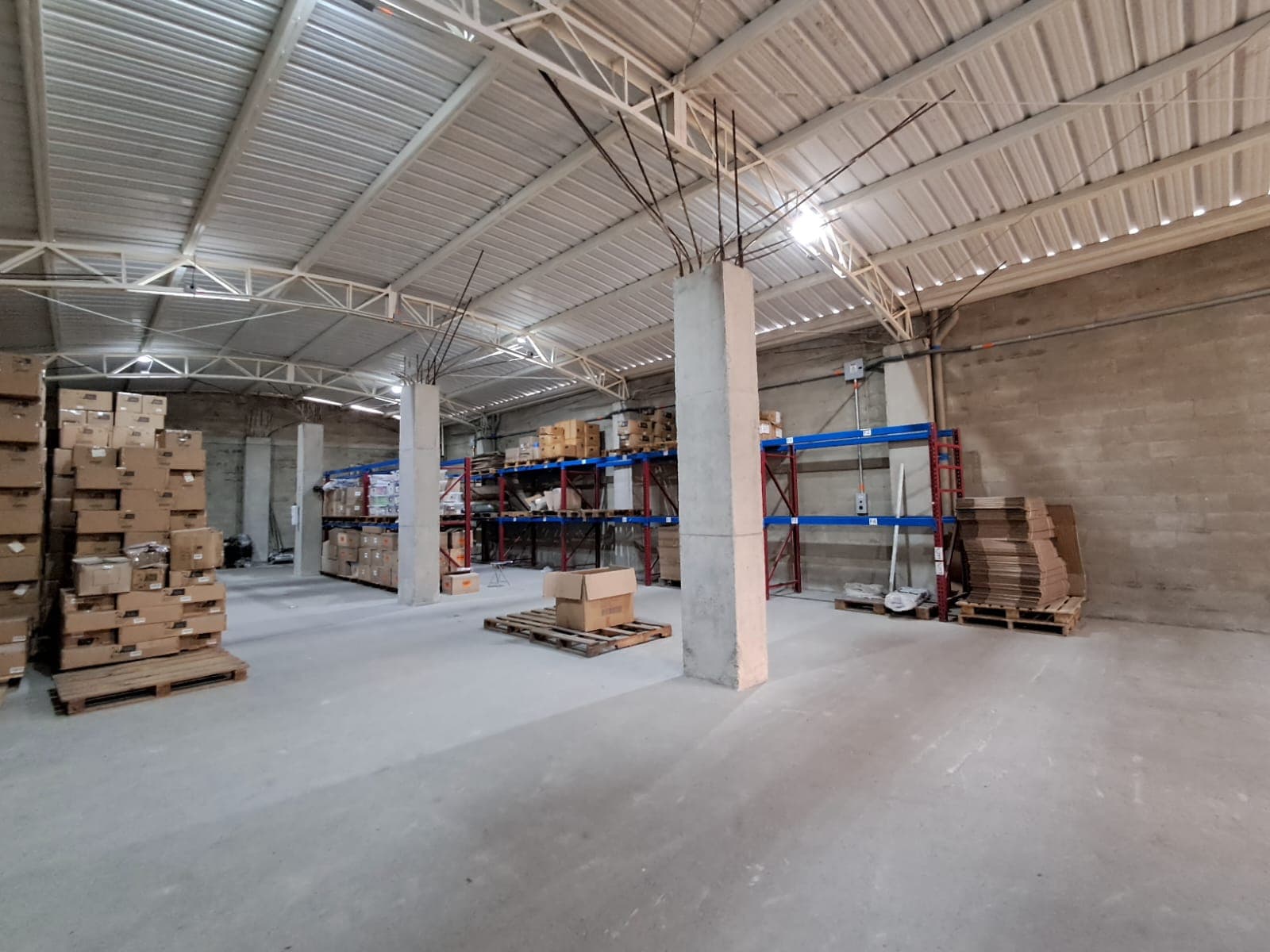 Bodega en arriendo en Ditaires, Itagui — foto 3 de 10