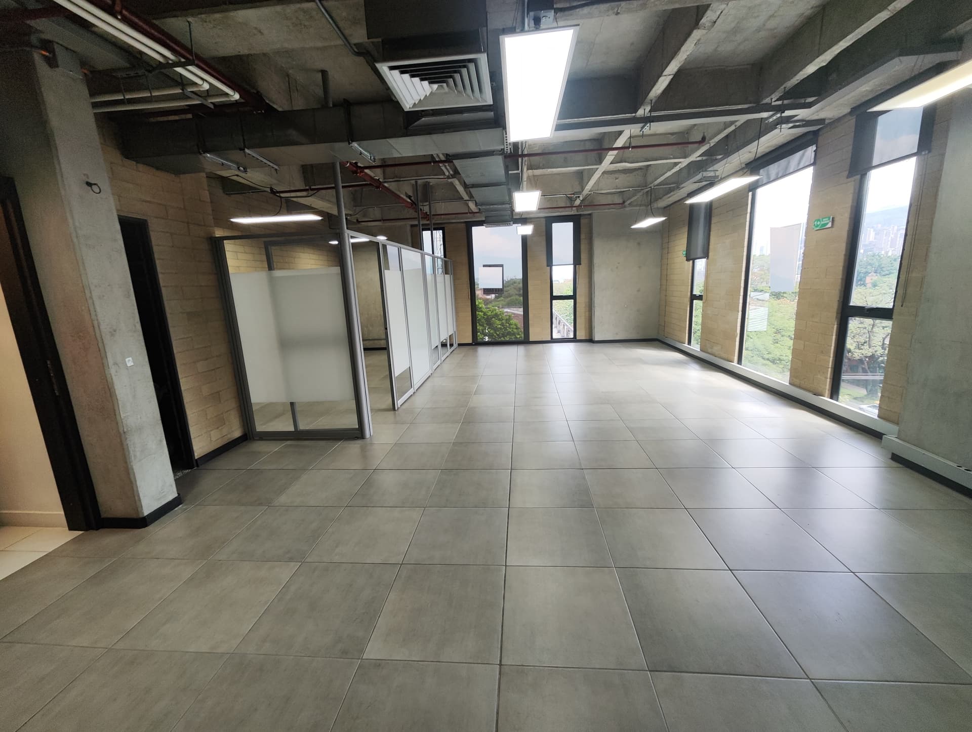 Oficina en arriendo en Guayabal, Medellín — foto 1 de 14