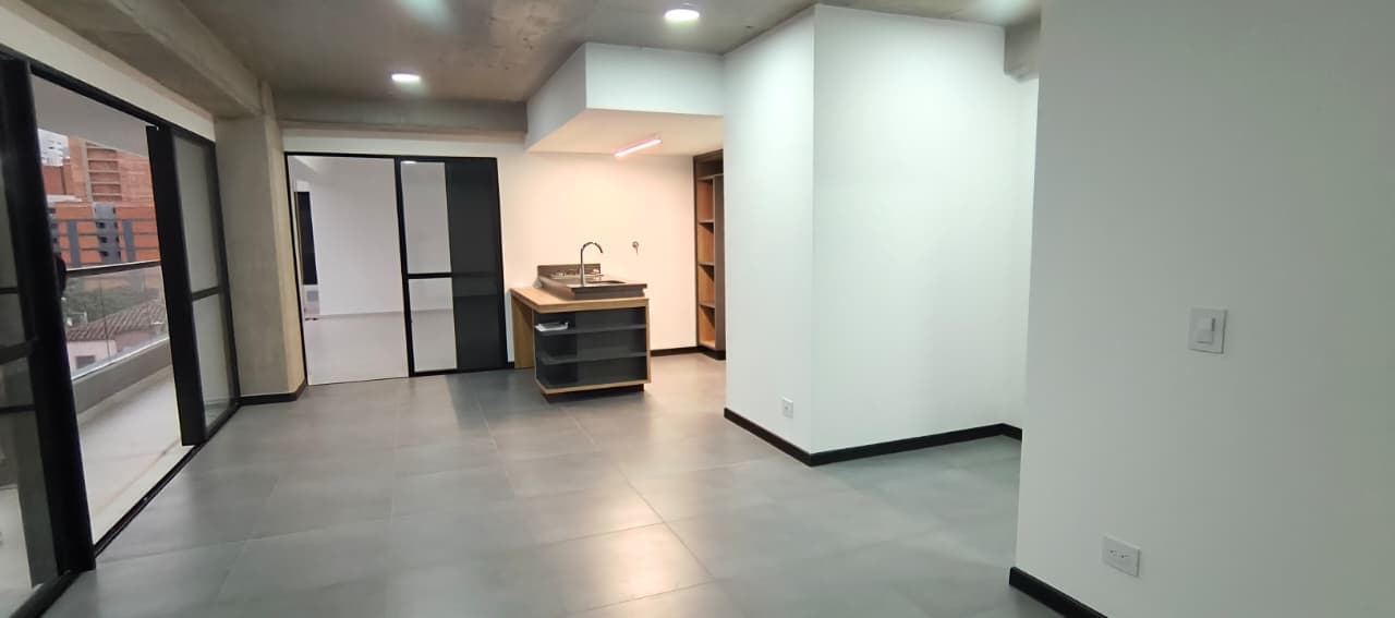 Apartaestudio en arriendo en Bombona, Centro, Medellín — foto 1 de 16