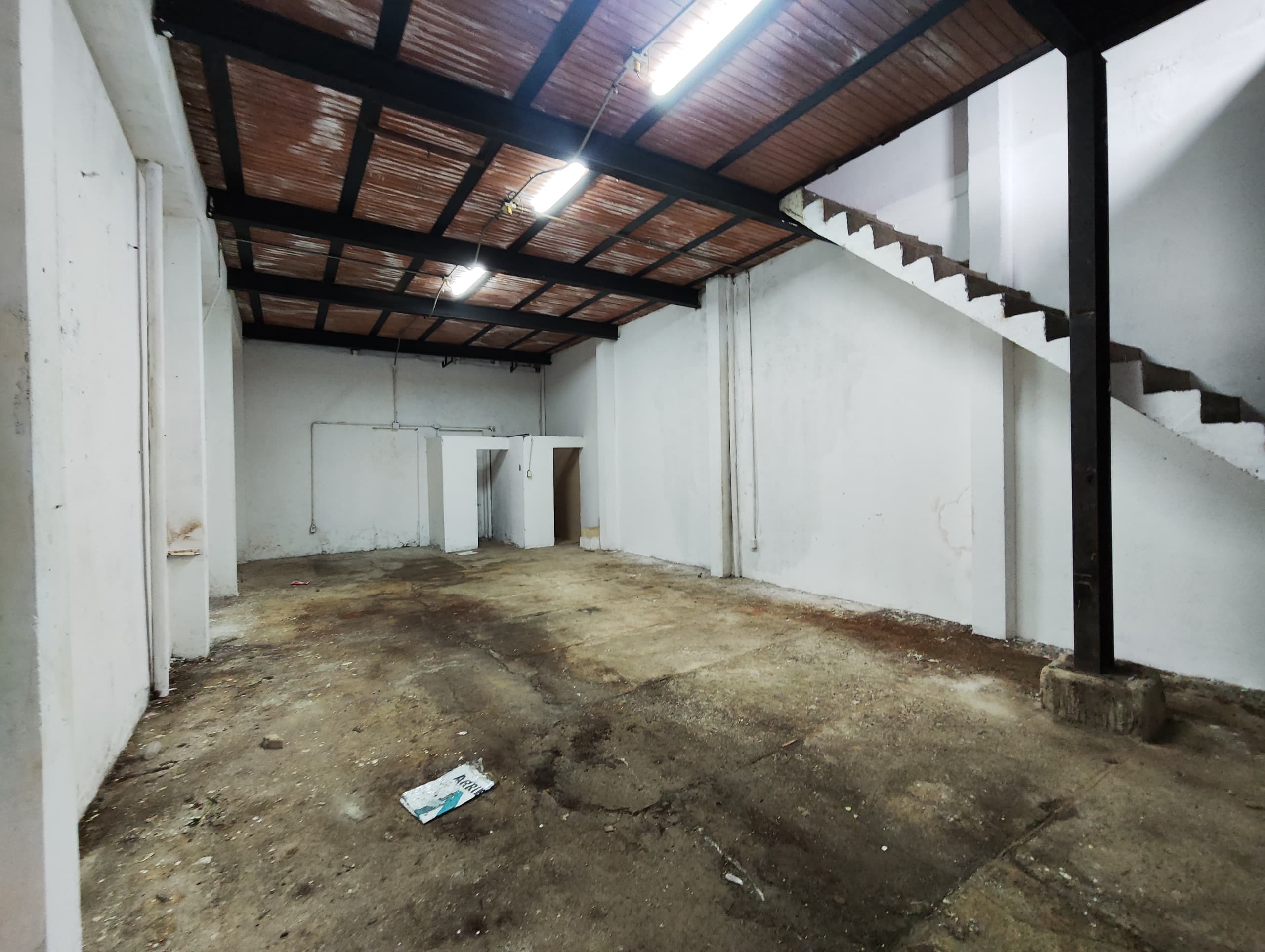Bodega en arriendo en El Chagualo, Centro, Medellín — foto 3 de 11