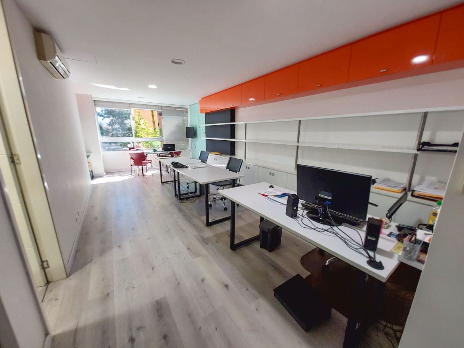 Oficina en arriendo en Castropol, El Poblado, Medellín — foto 1 de 14