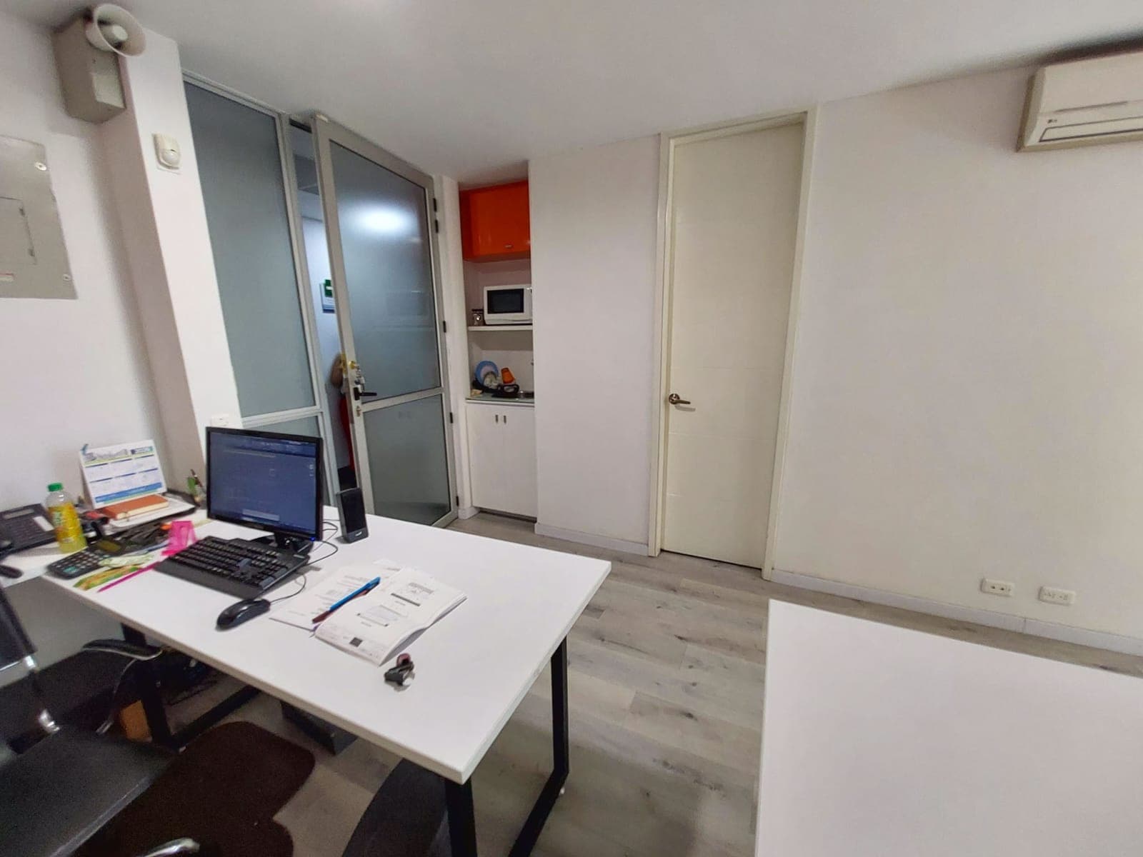 Oficina en arriendo en Castropol, El Poblado, Medellín — foto 5 de 14