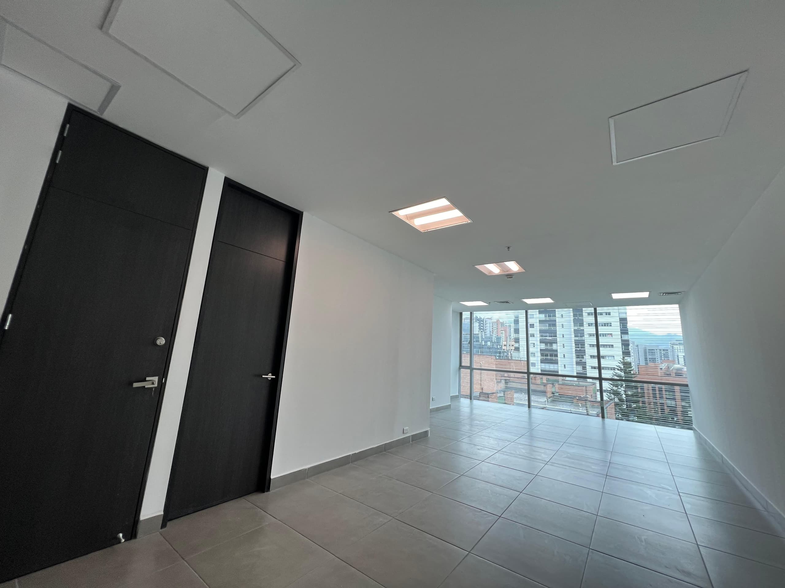 Oficina en arriendo en Milla De Oro, El Poblado, Medellín — foto 5 de 10
