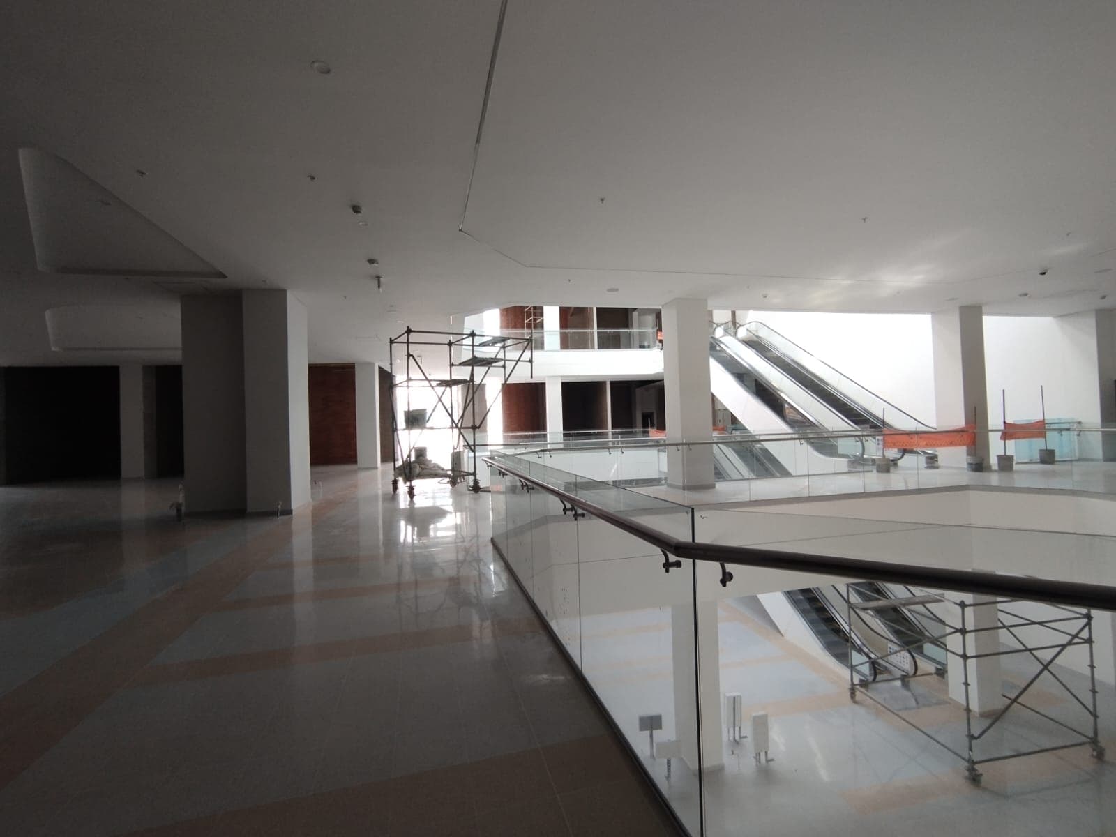 Local en arriendo en Laureles, Medellín — foto 1 de 8