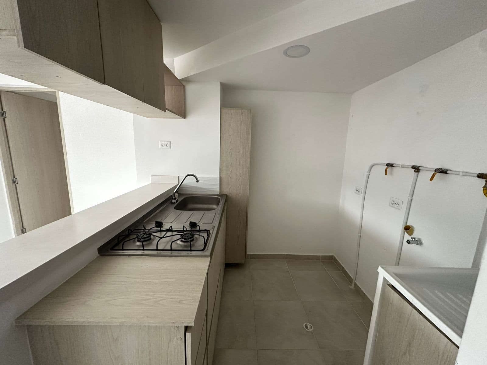 Apartamento en arriendo en Barrio Cristóbal, La America, Medellín — foto 2 de 8