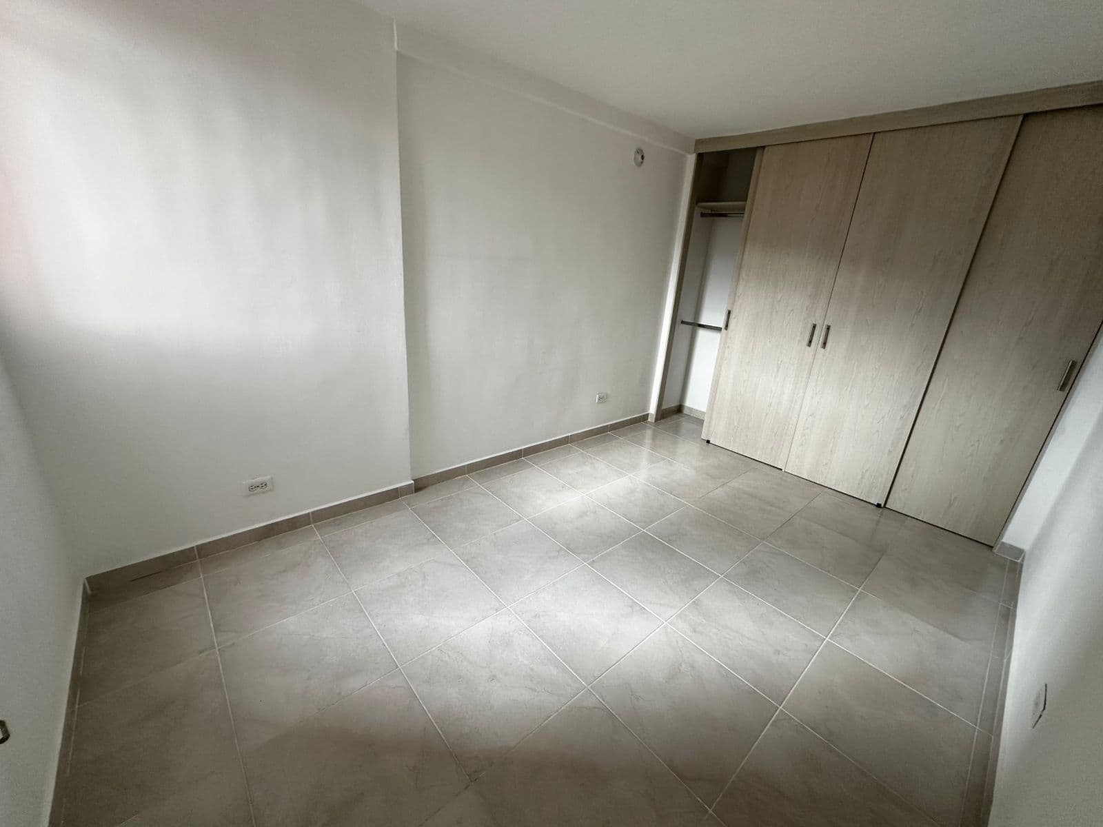 Apartamento en arriendo en Barrio Cristóbal, La America, Medellín — foto 5 de 8