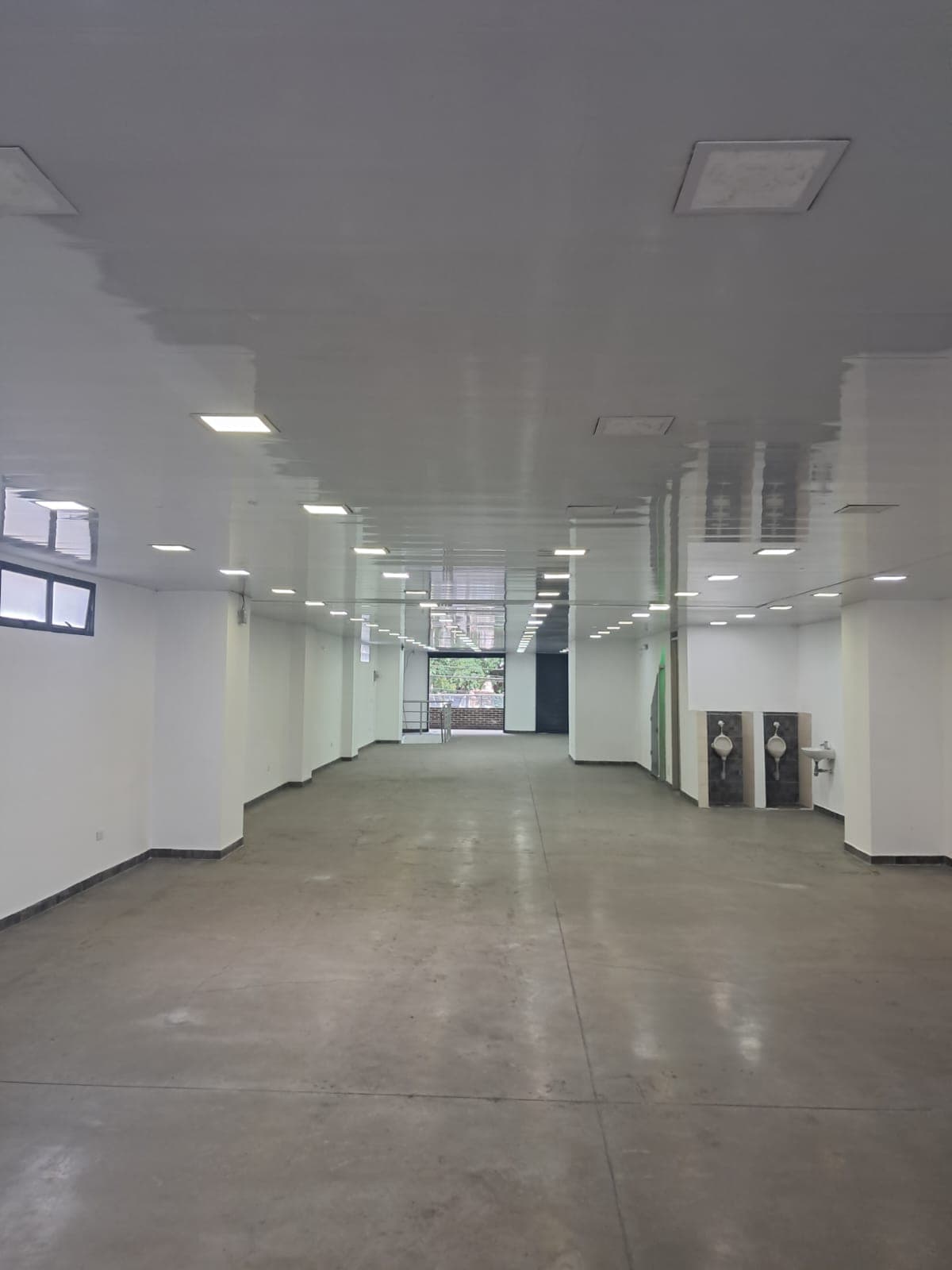 Local en arriendo en Villa Hermosa, Centro, Medellín — foto 1 de 10
